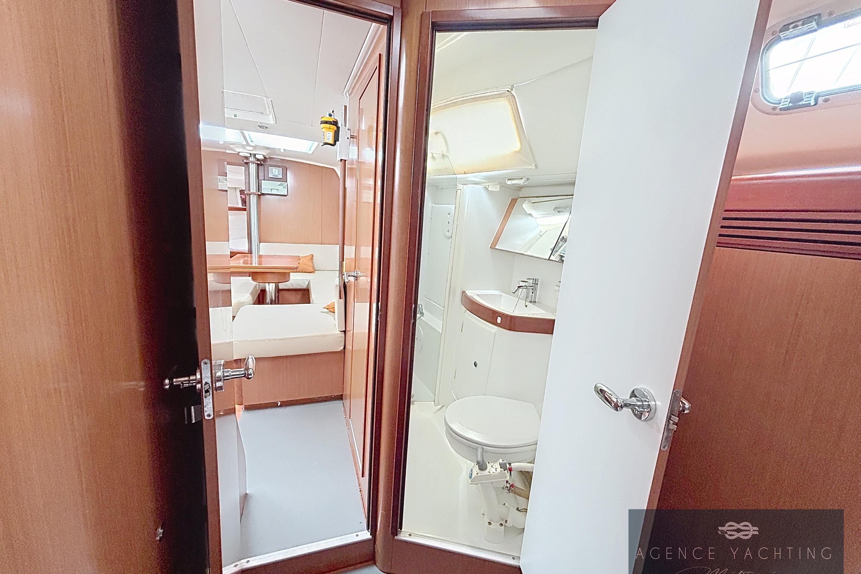 Interior of 2008 Beneteau Oceanis 40 yacht, featuring a cozy cabin and modern bathroom.
