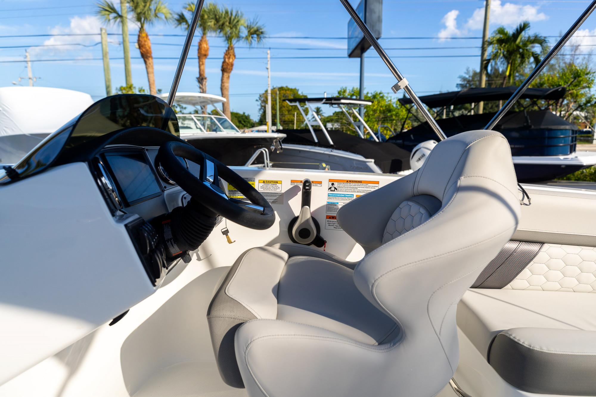 2024 Hurricane SunDeck Sport 192 RL OB - 18