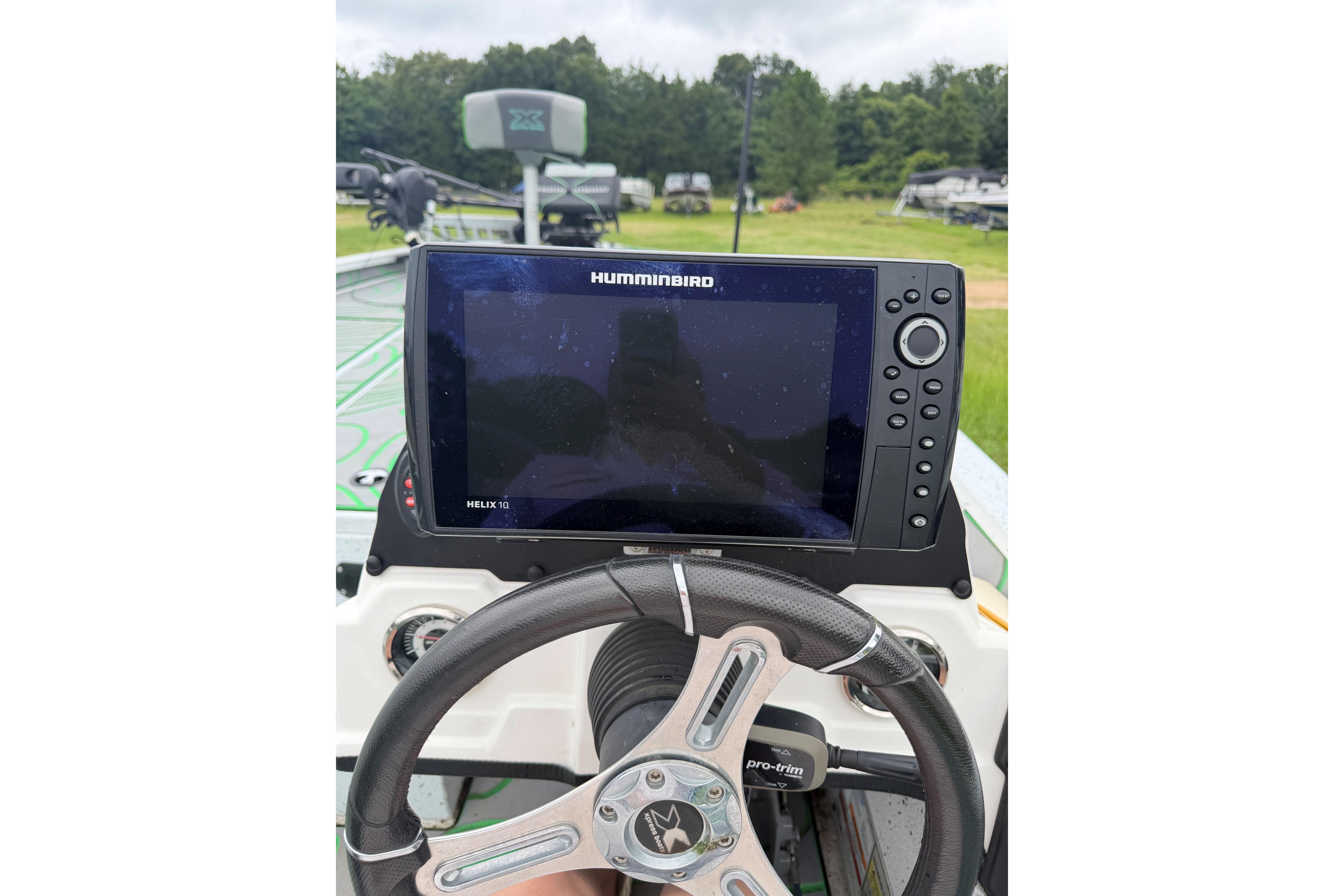 Steering wheel and Humminbird Helix 10 display on 2022 Xpress X21 Pro boat.