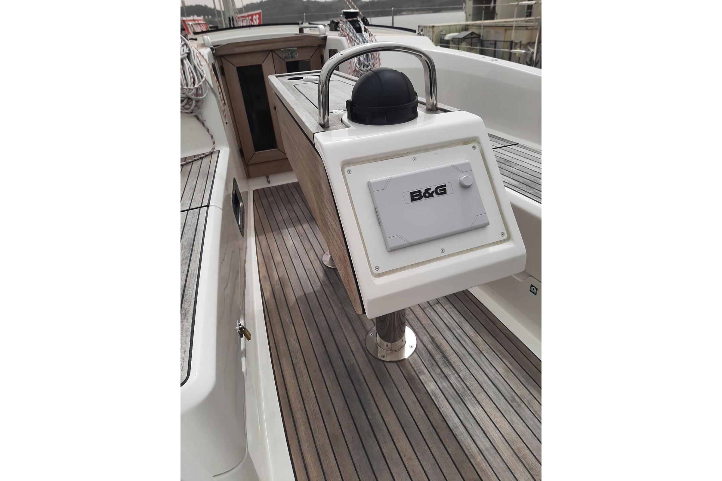 2023 Bavaria 34 Cruiser yacht cockpit with B&G navigation system.