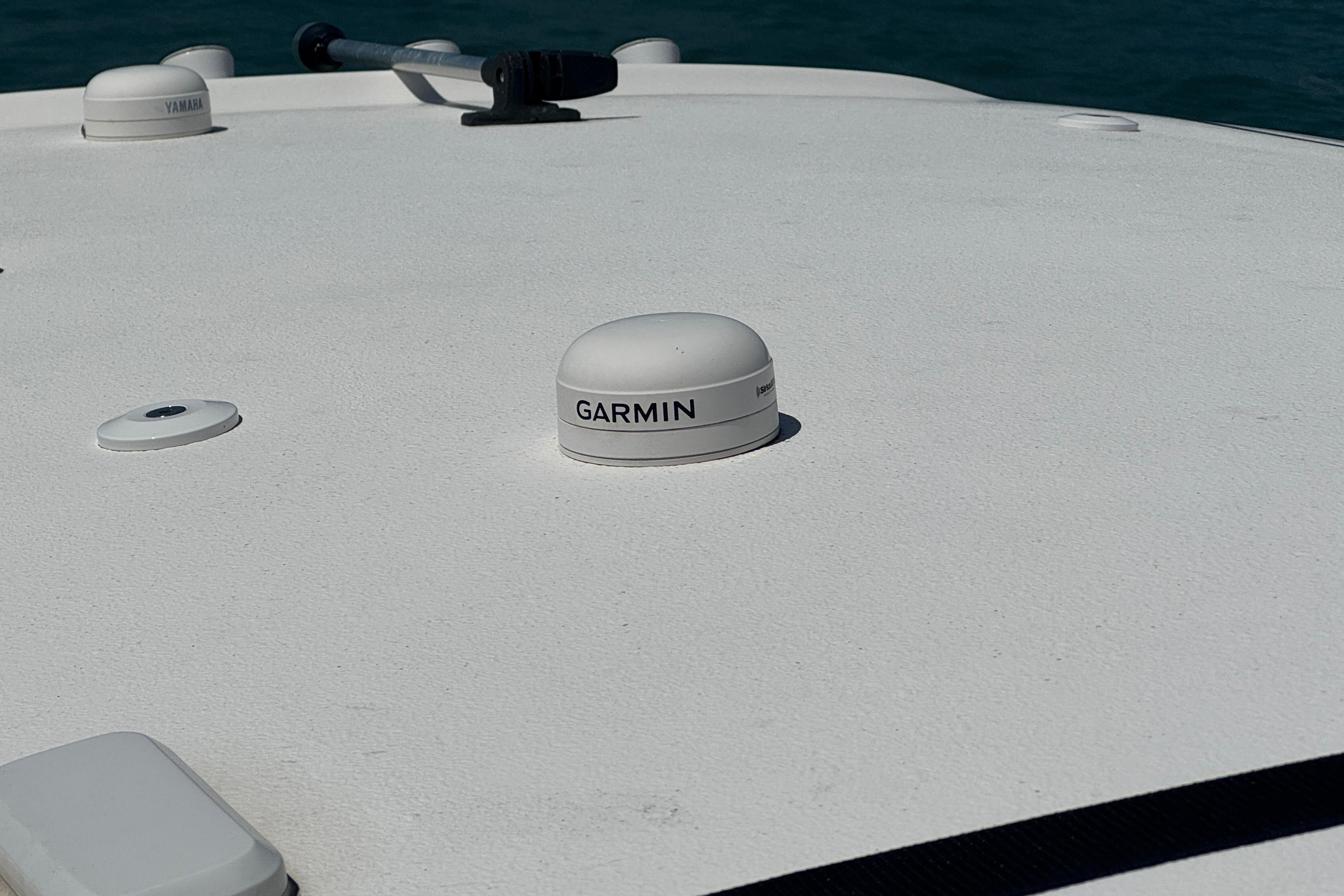 Garmin device on 2023 Sea Hunt Gamefish 27 Forward Seating boat deck.
