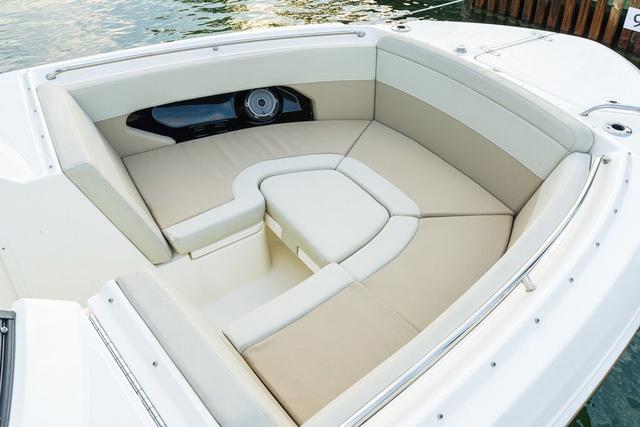 2026 Boston Whaler 240 Vantage - 8