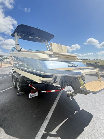 2026 Chris-Craft Bowrider Sportster WALKTHROUGH WINDSHIELD LUXURY B - 45