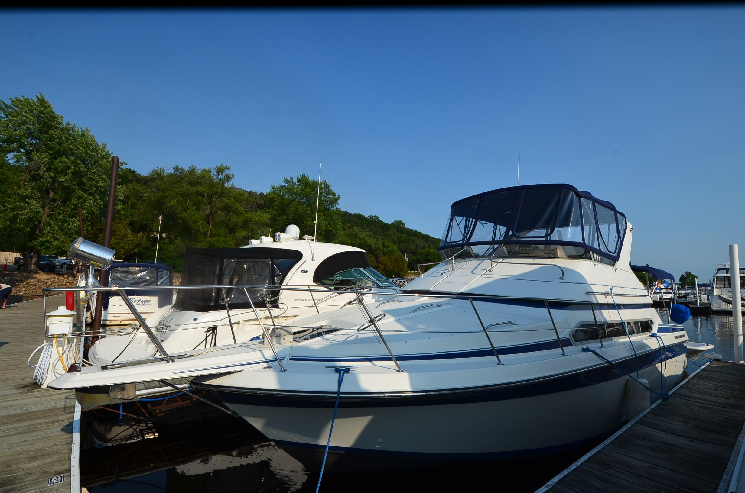 1989 Carver 340 Santego
