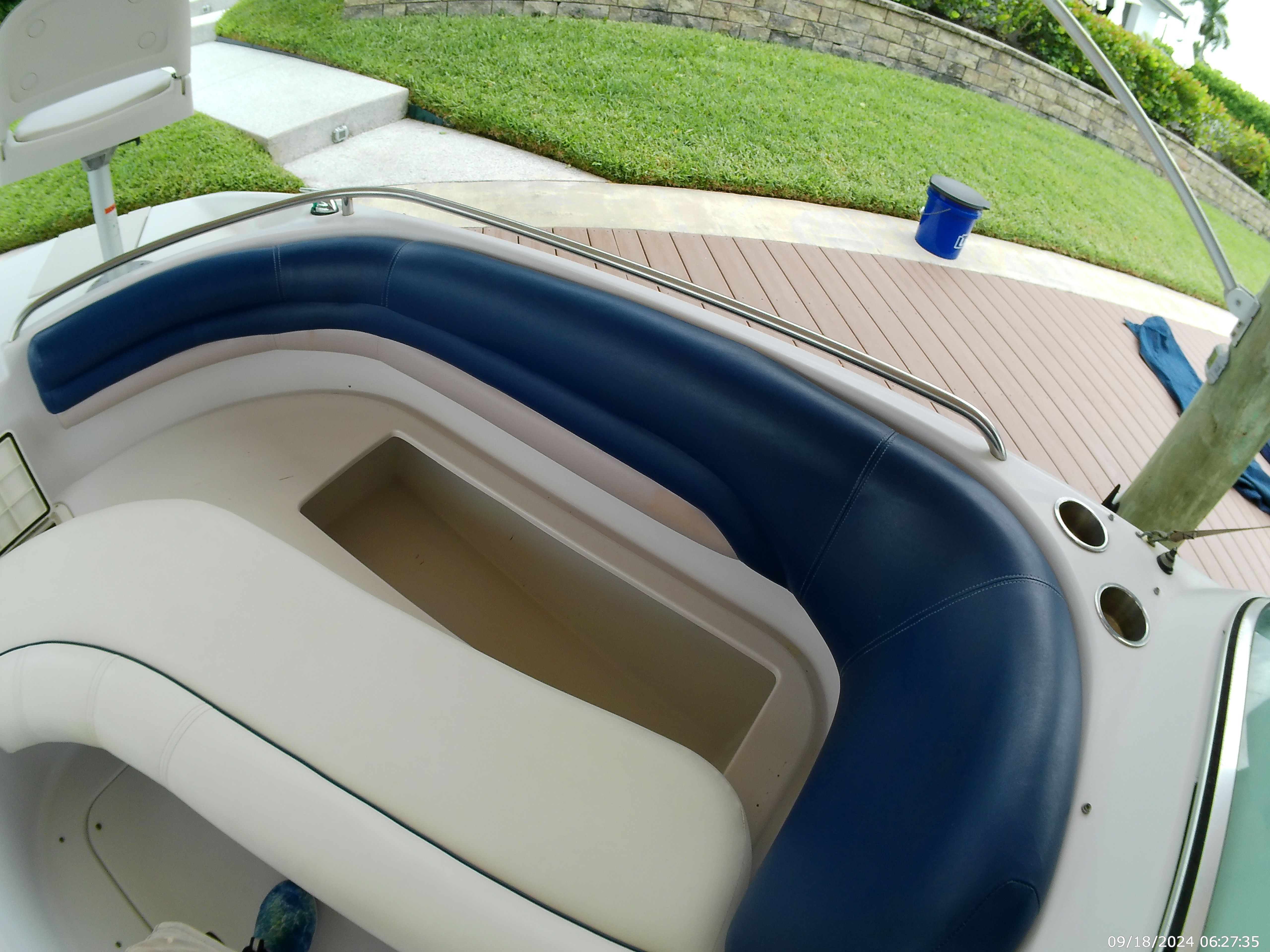 2000 Godfrey / Hurricane Sundeck 237 I/O - 29