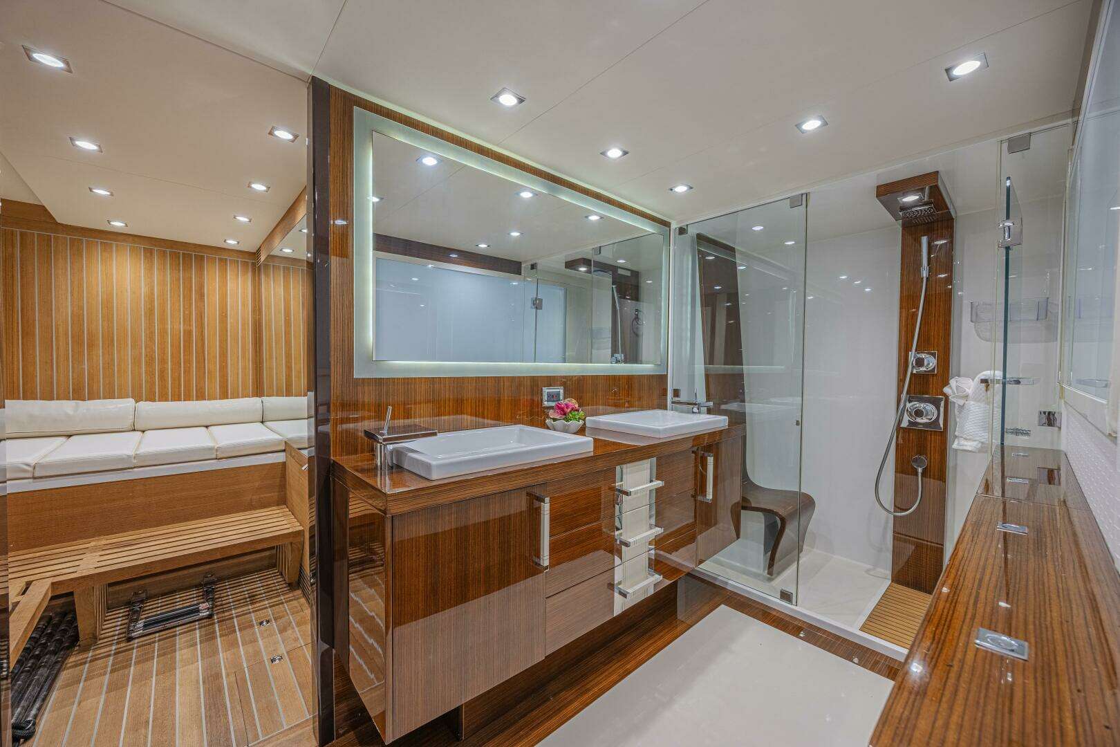 2010 Lazzara Yachts LSX 92 - Image 51