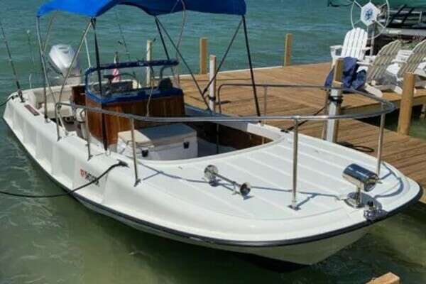 1972 Boston Whaler 21 Outrage Rib Side