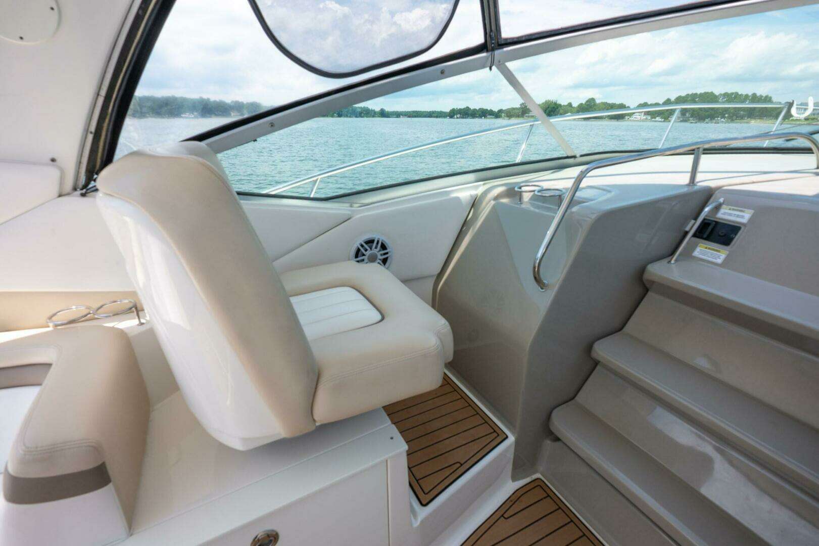 2013 Sea Ray 370 Sundancer - Image 27