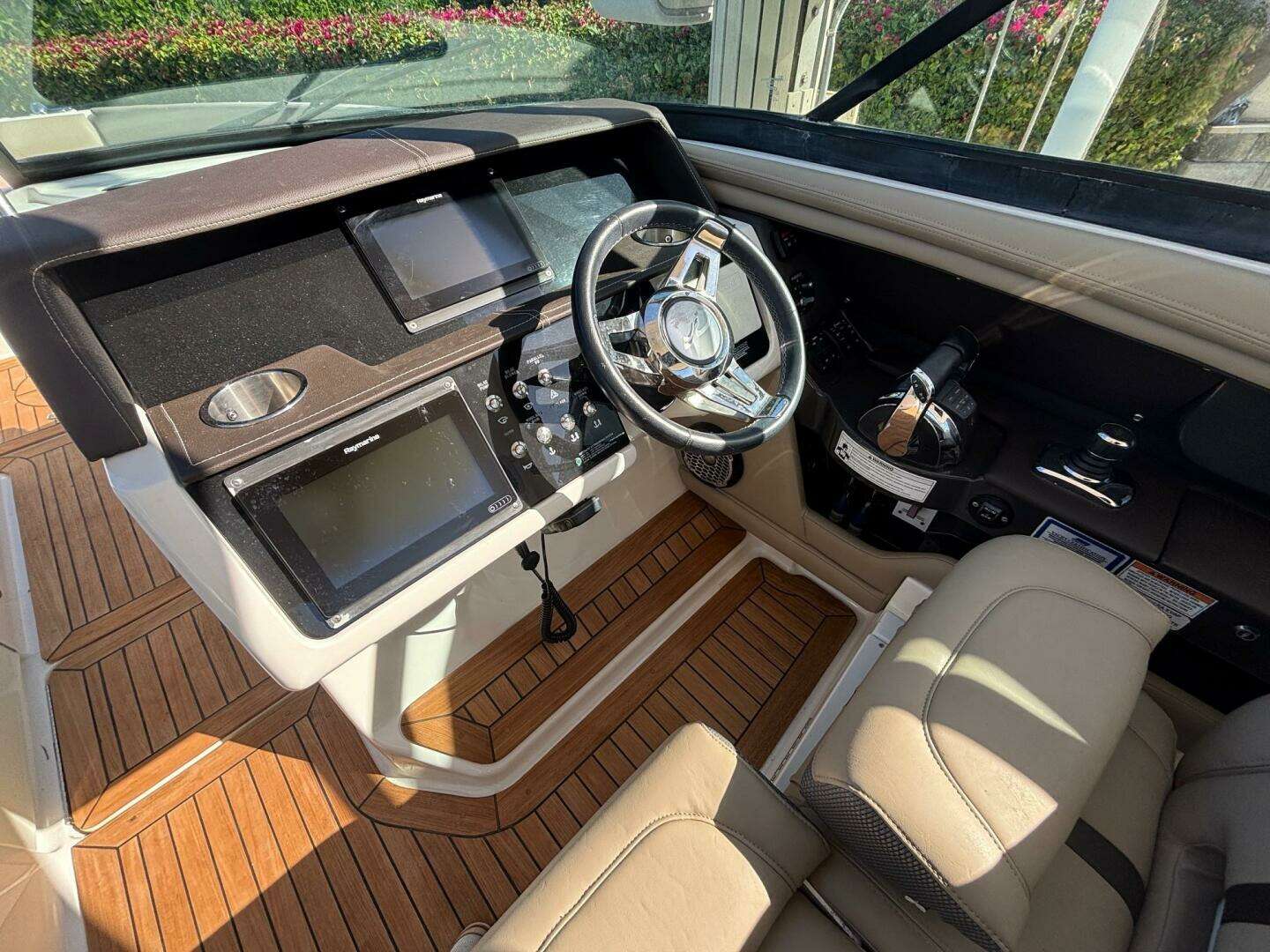 2016 Sea Ray 350 SLX - Image 15