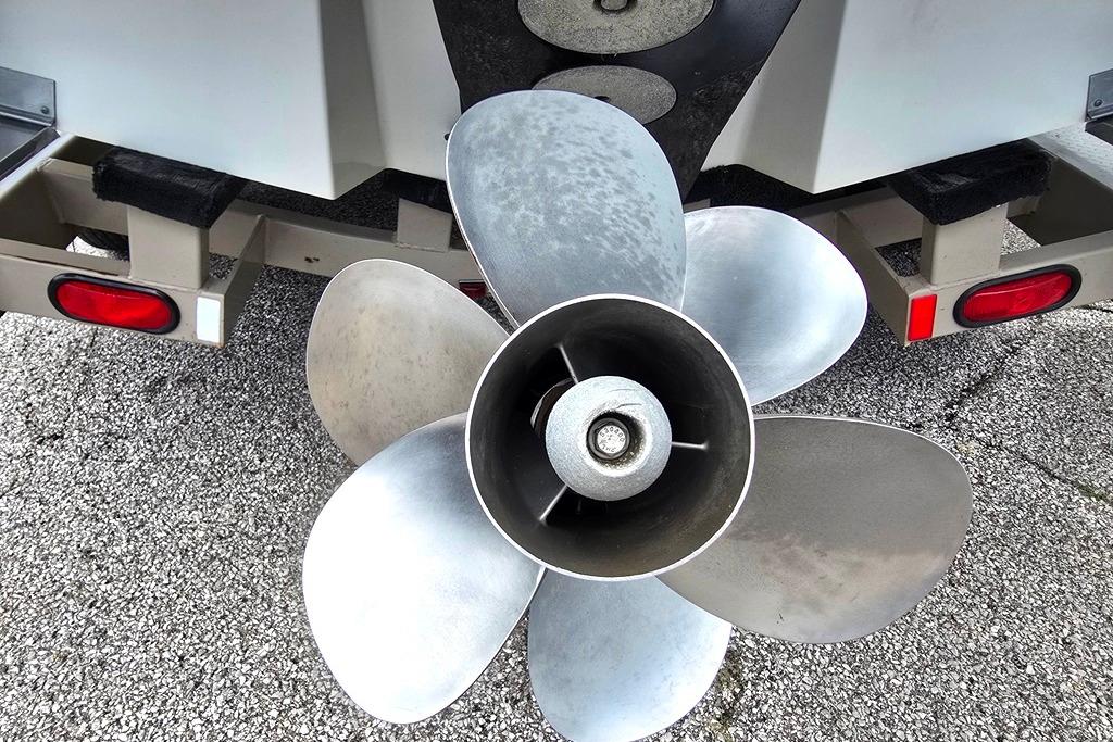 Propeller of a 2006 Sea Ray 240 Sundancer boat on a trailer.