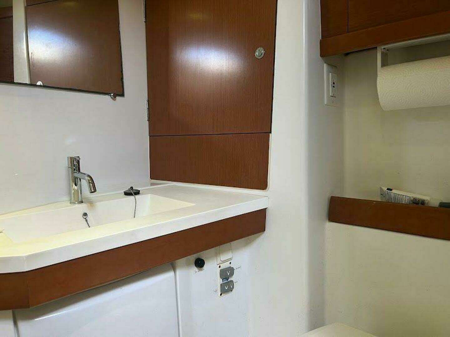 2013 Beneteau Oceanis - Image 15