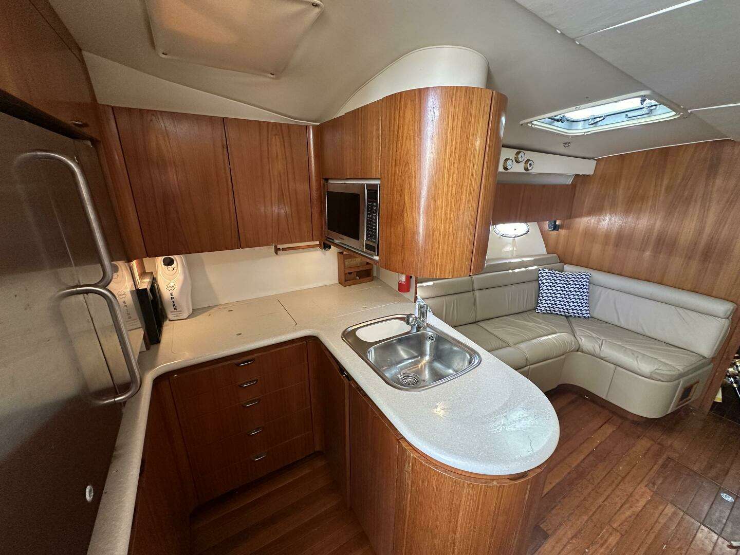 2001 Tiara Yachts 4300 Open - Image 16