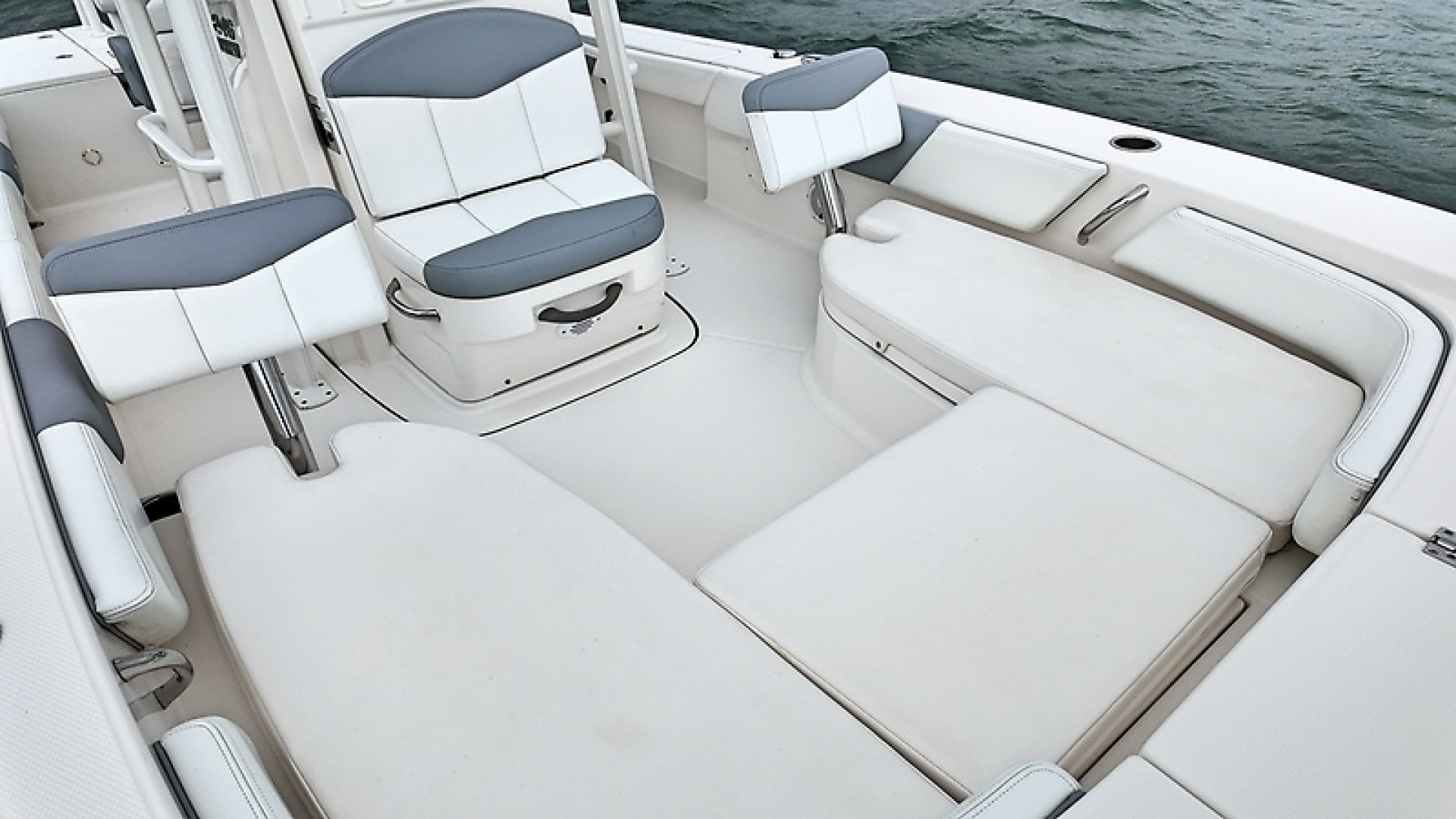 2021 Robalo 246 Cayman SD - Image 22