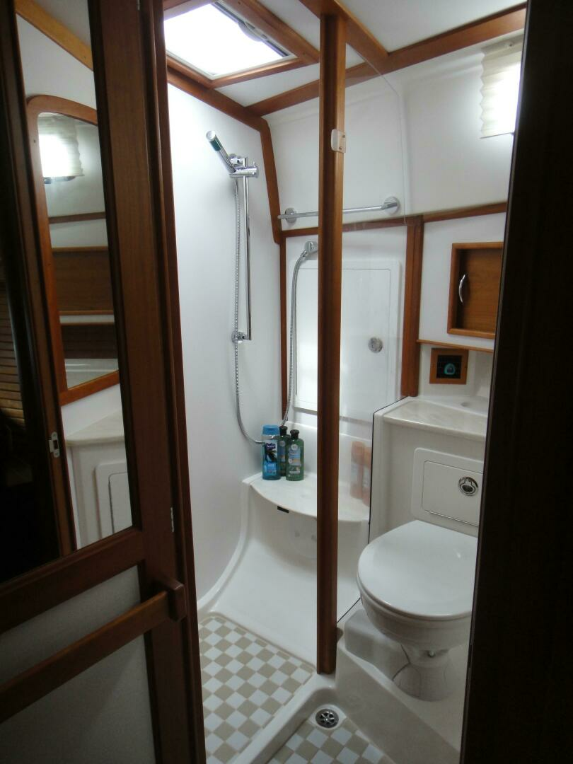 2018 Sabre 48 Salon Express - Image 25