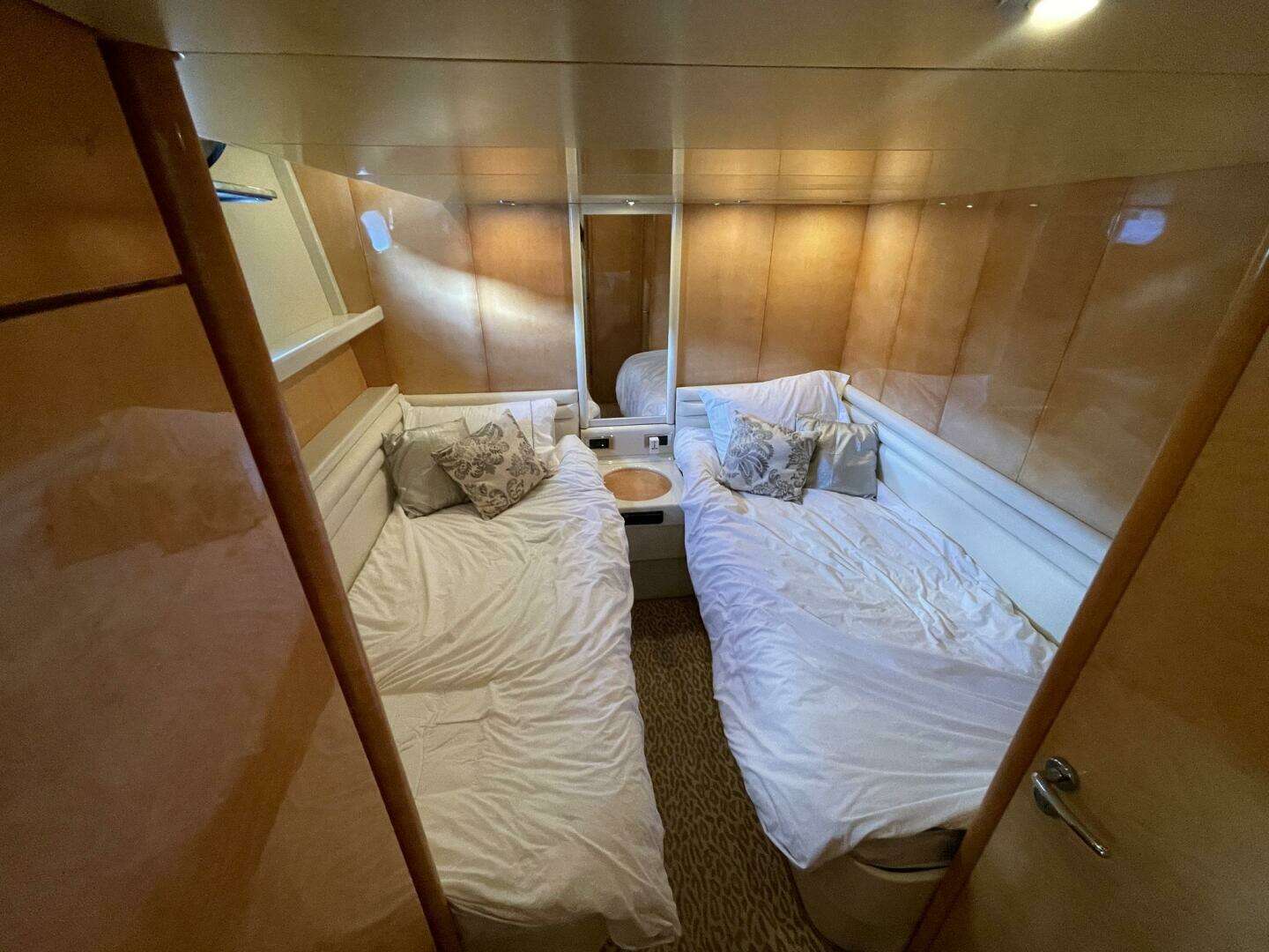 1996 Versilcraft 75 Motoryacht - Image 17