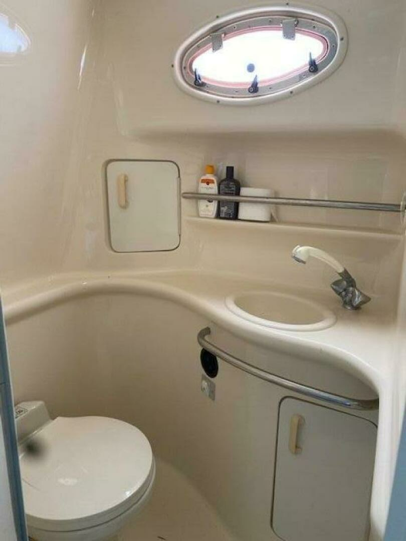 1997 Sea Ray 330 Sundancer - Image 19