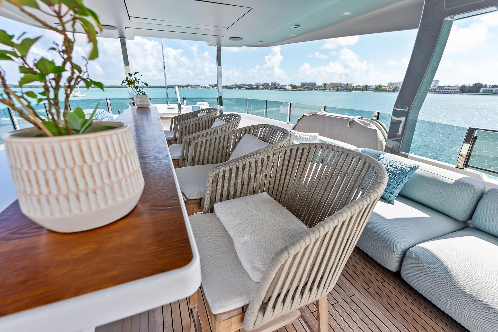 2023 Custom Line Navetta 33 - 23