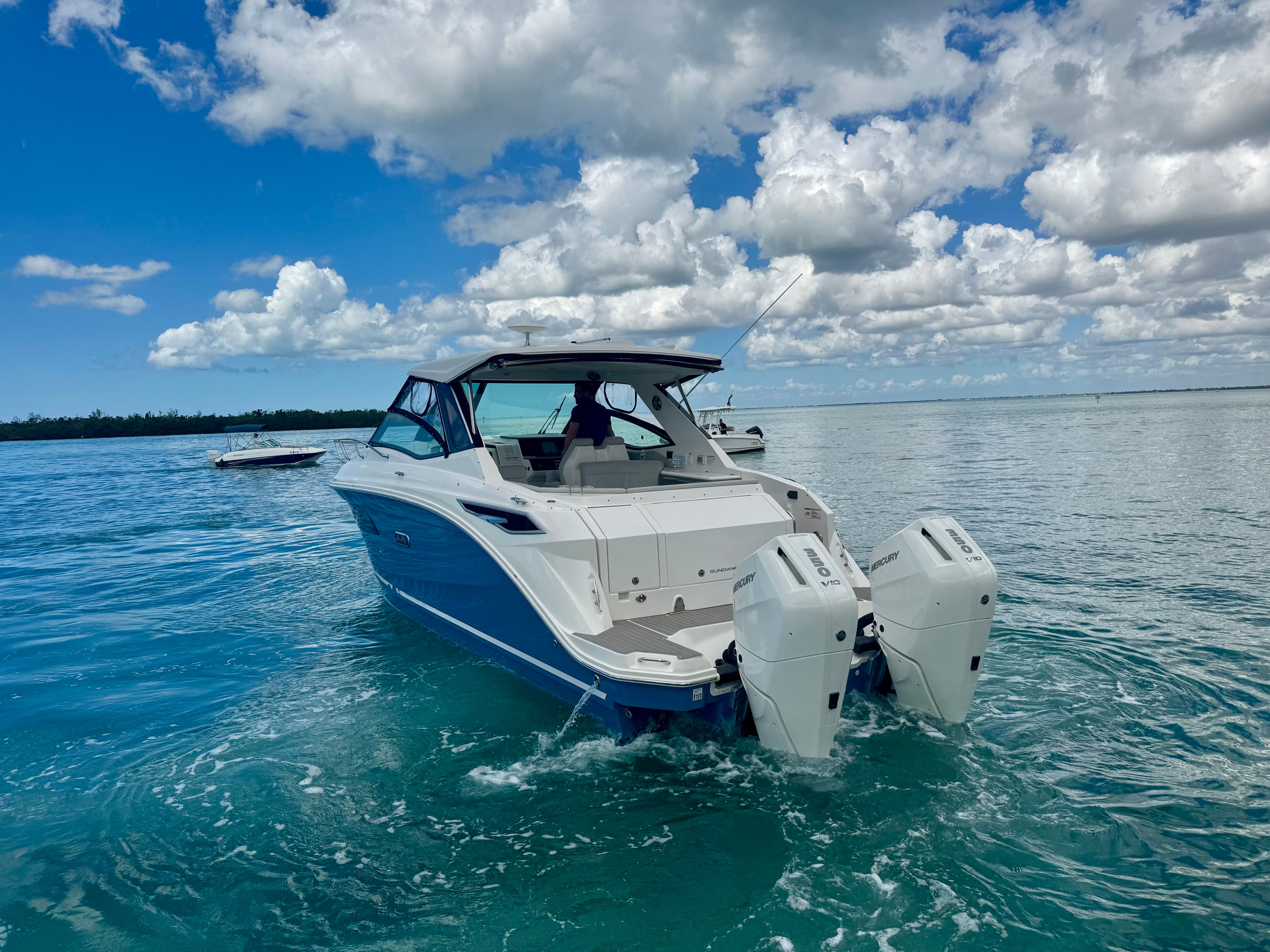 2025 Sea Ray Sundancer 320 Outboard - 4