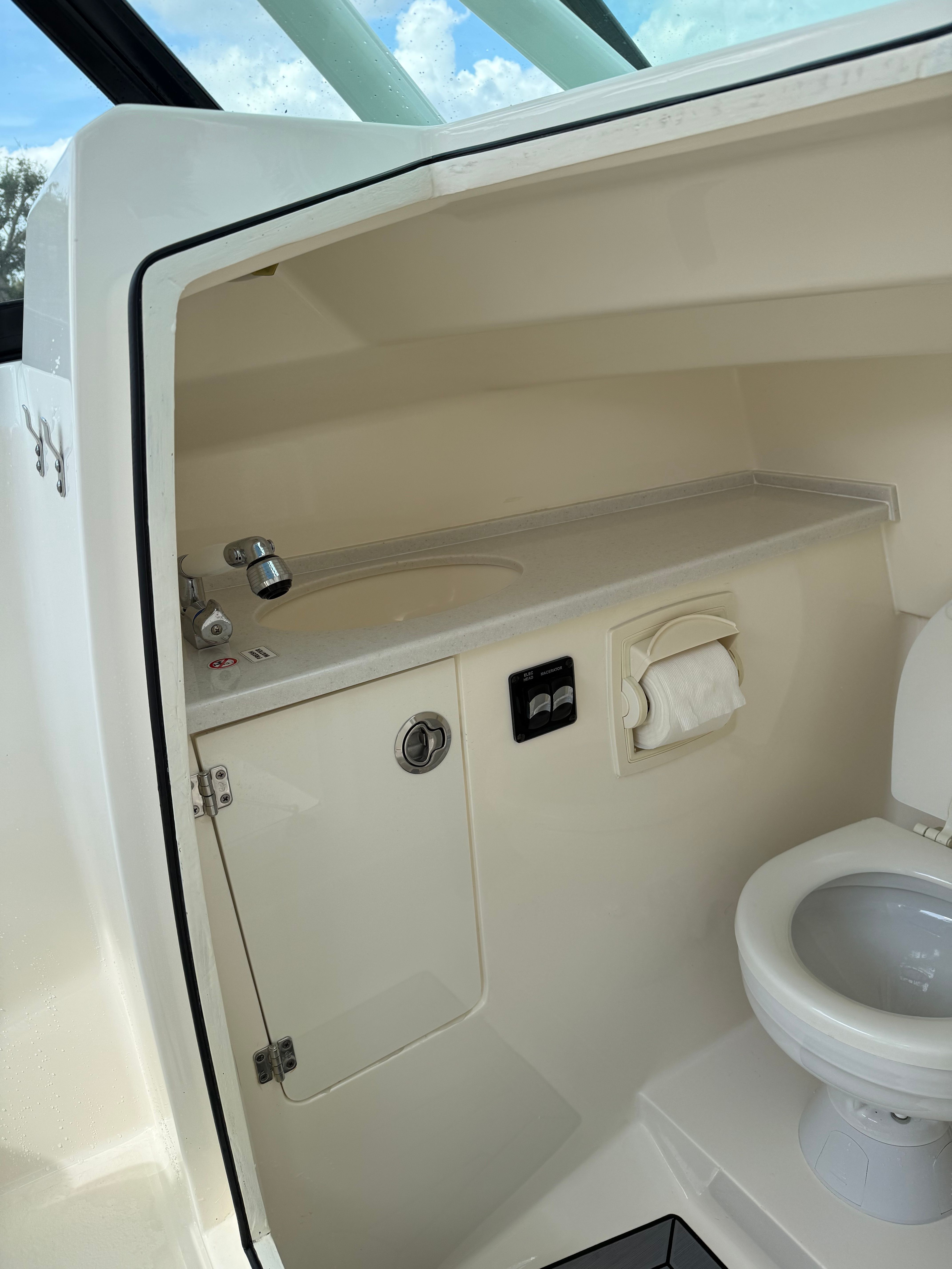 2022 Cobia 240 Dual Console - 21