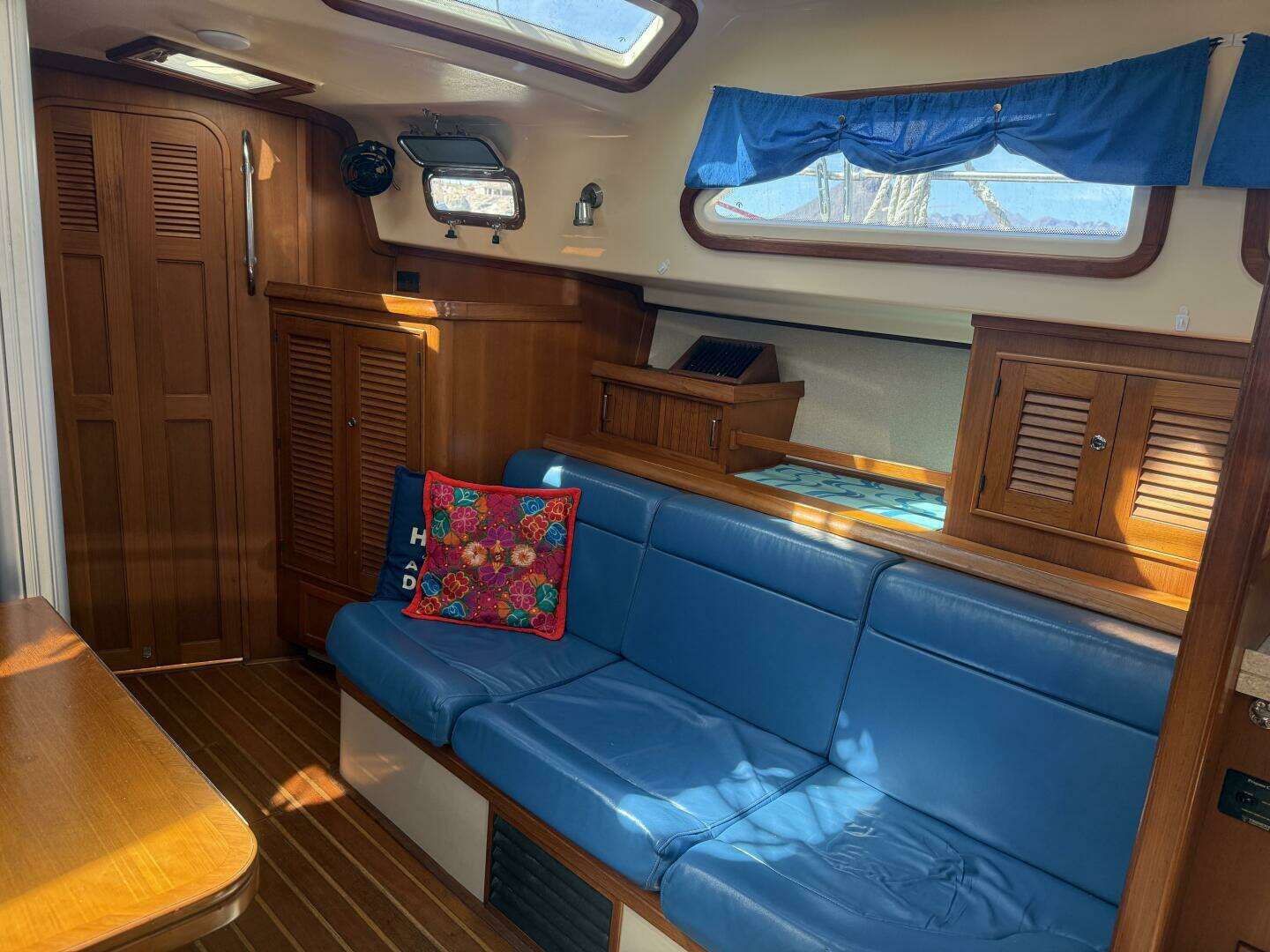 2005 Island Packet 445 - Image 7