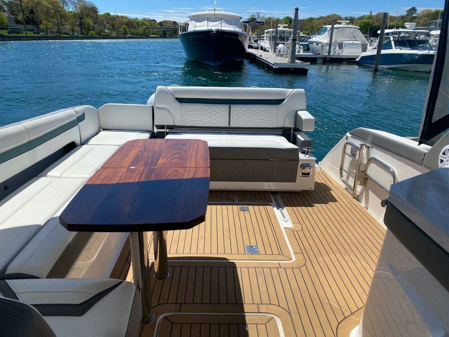 2019 Tiara Yachts 34LX - Image 22
