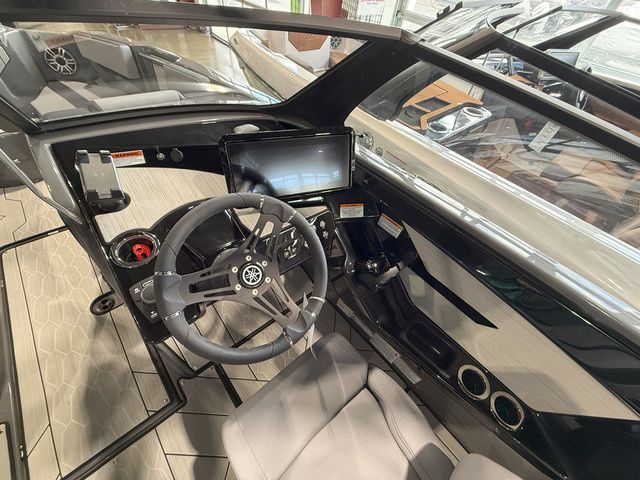 2025 Yamaha Boats 222XE - 11