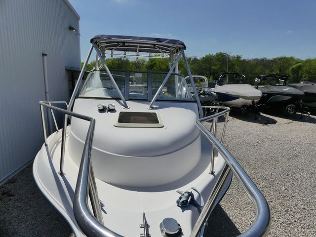 2001 Cobia 230 Walkaround - 9
