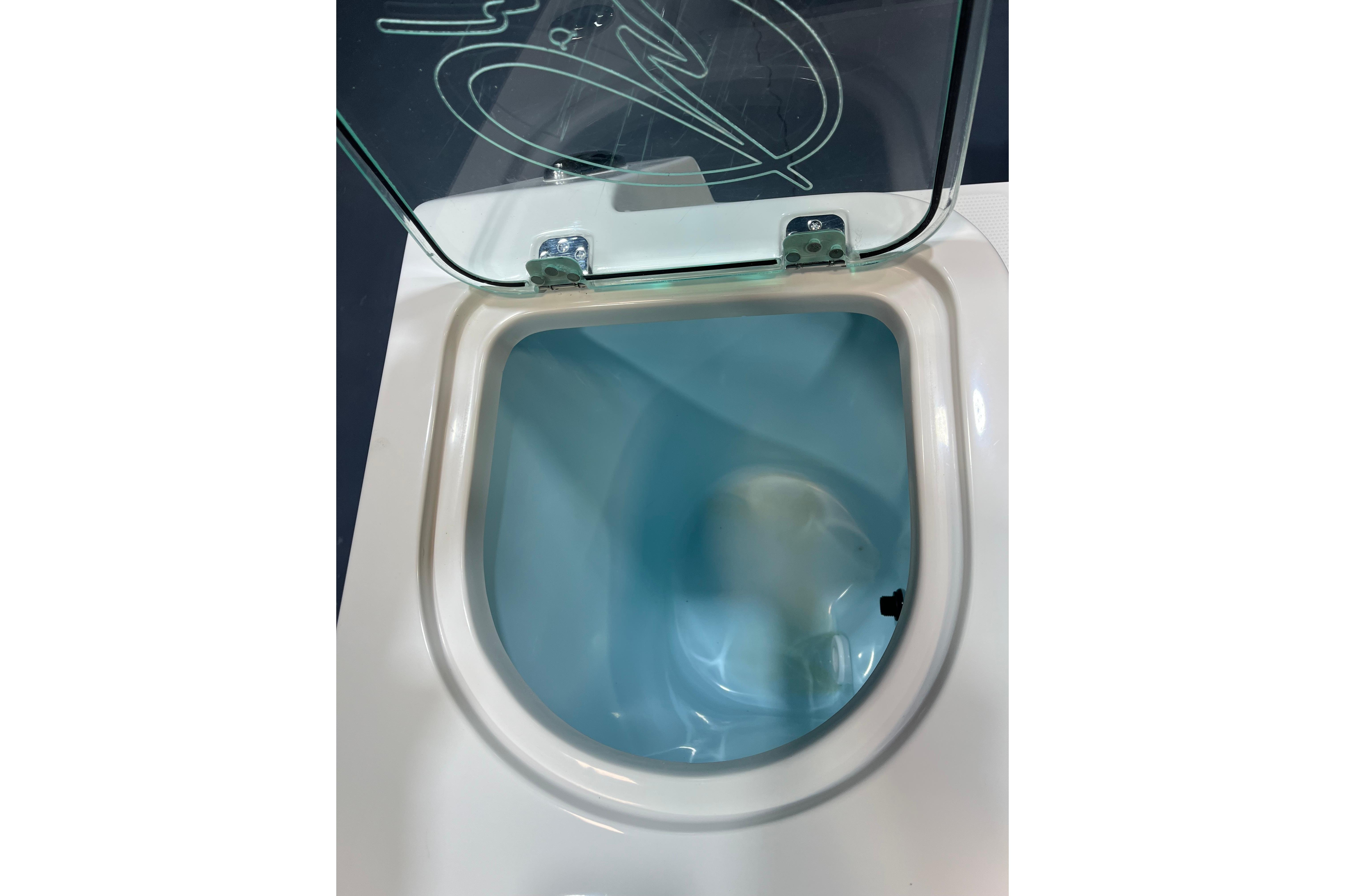 Livewell compartment on a 2022 Sailfish 242 CC boat with a transparent lid.