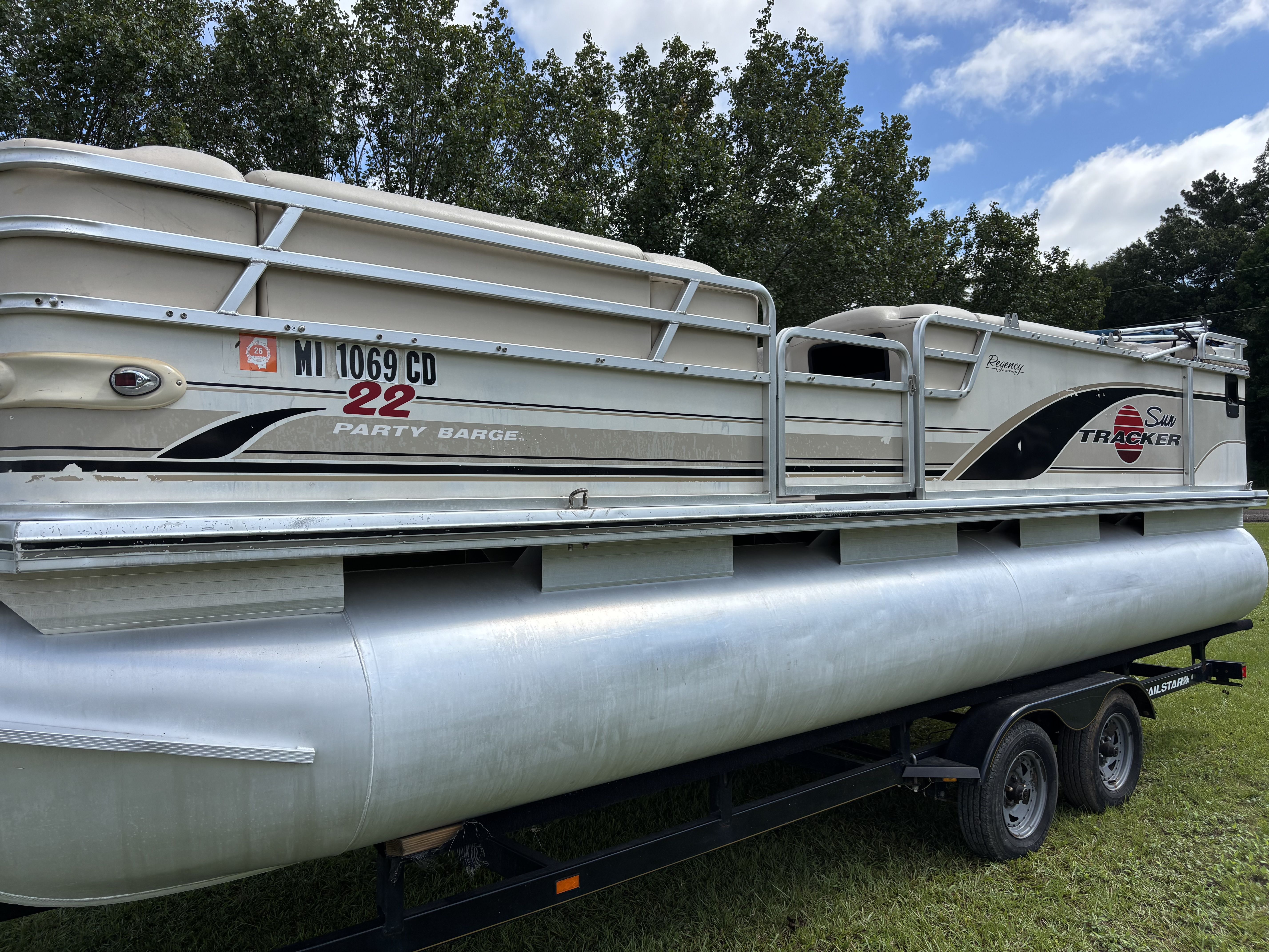2001 Sun Tracker 22 Party Barge - 4