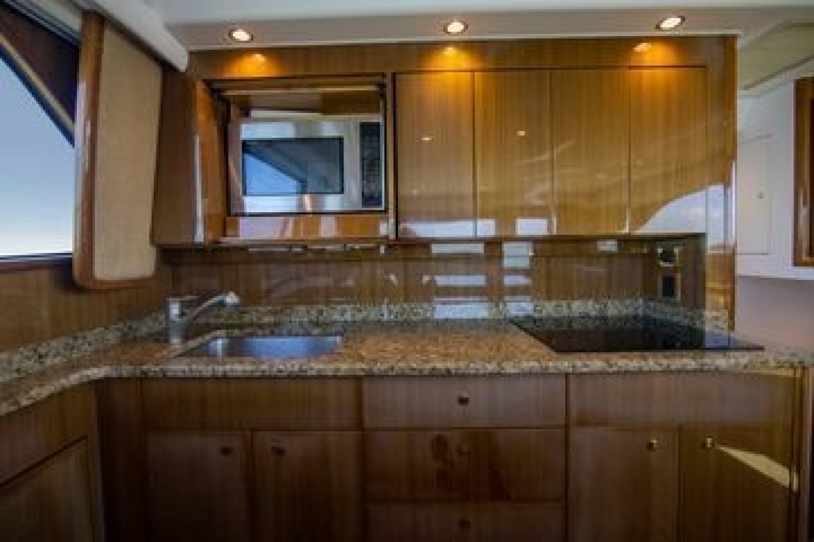 2007 Viking 52 Convertible - Image 12