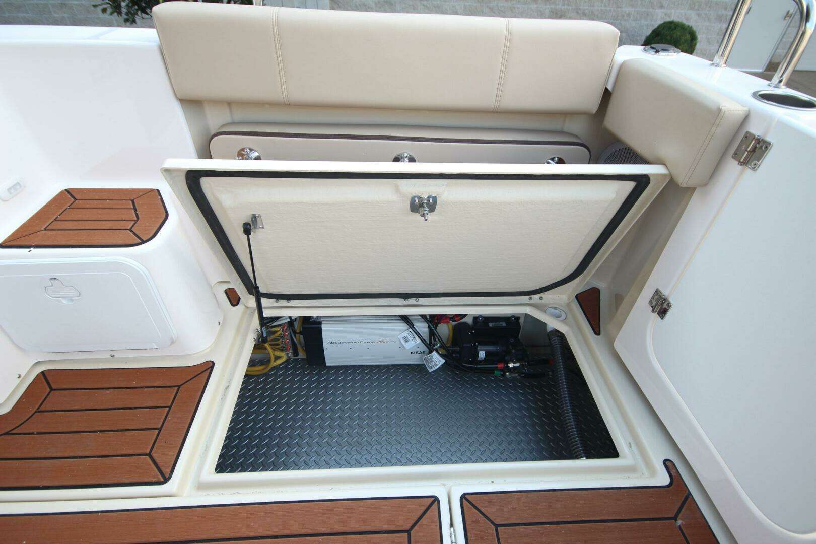 2025 Ranger Tugs R-29 Command Bridge Luxury Edition - Image 19