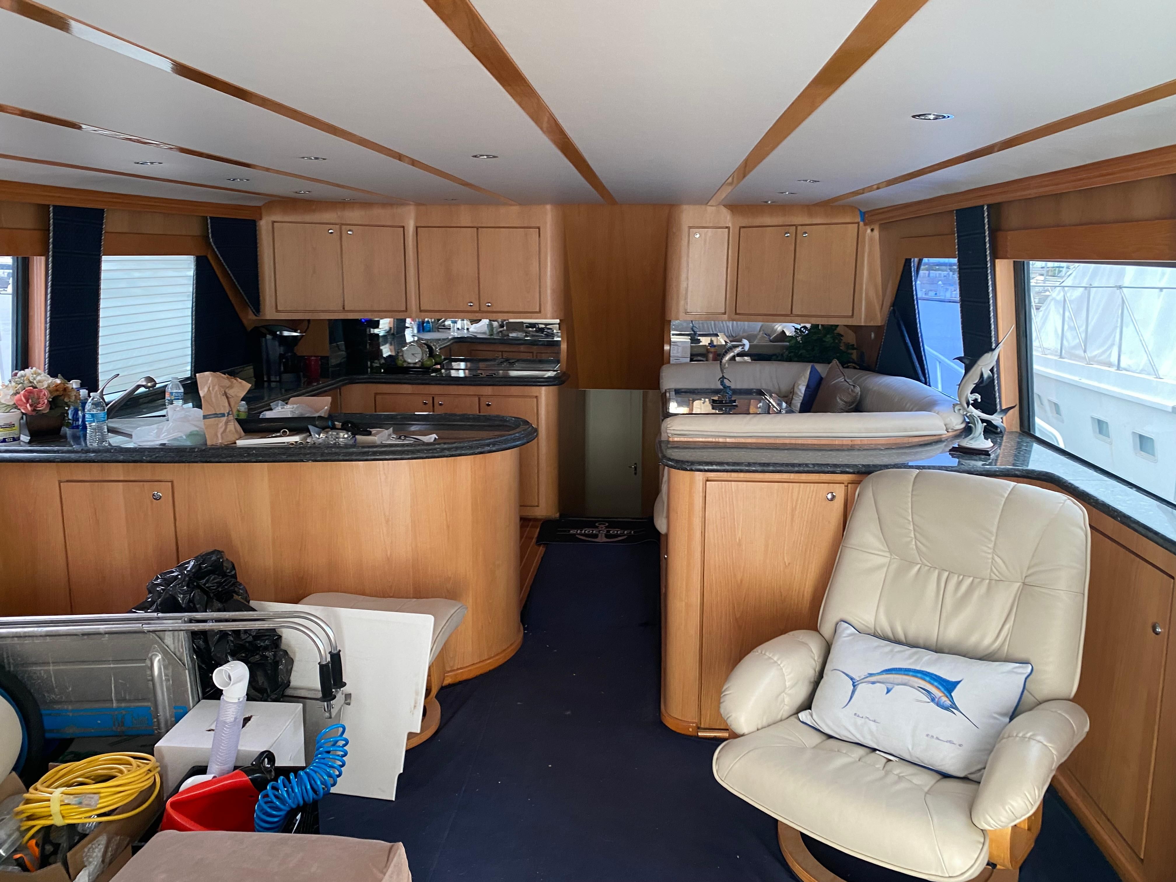 1988 Hatteras 65 Sportfisher - 27