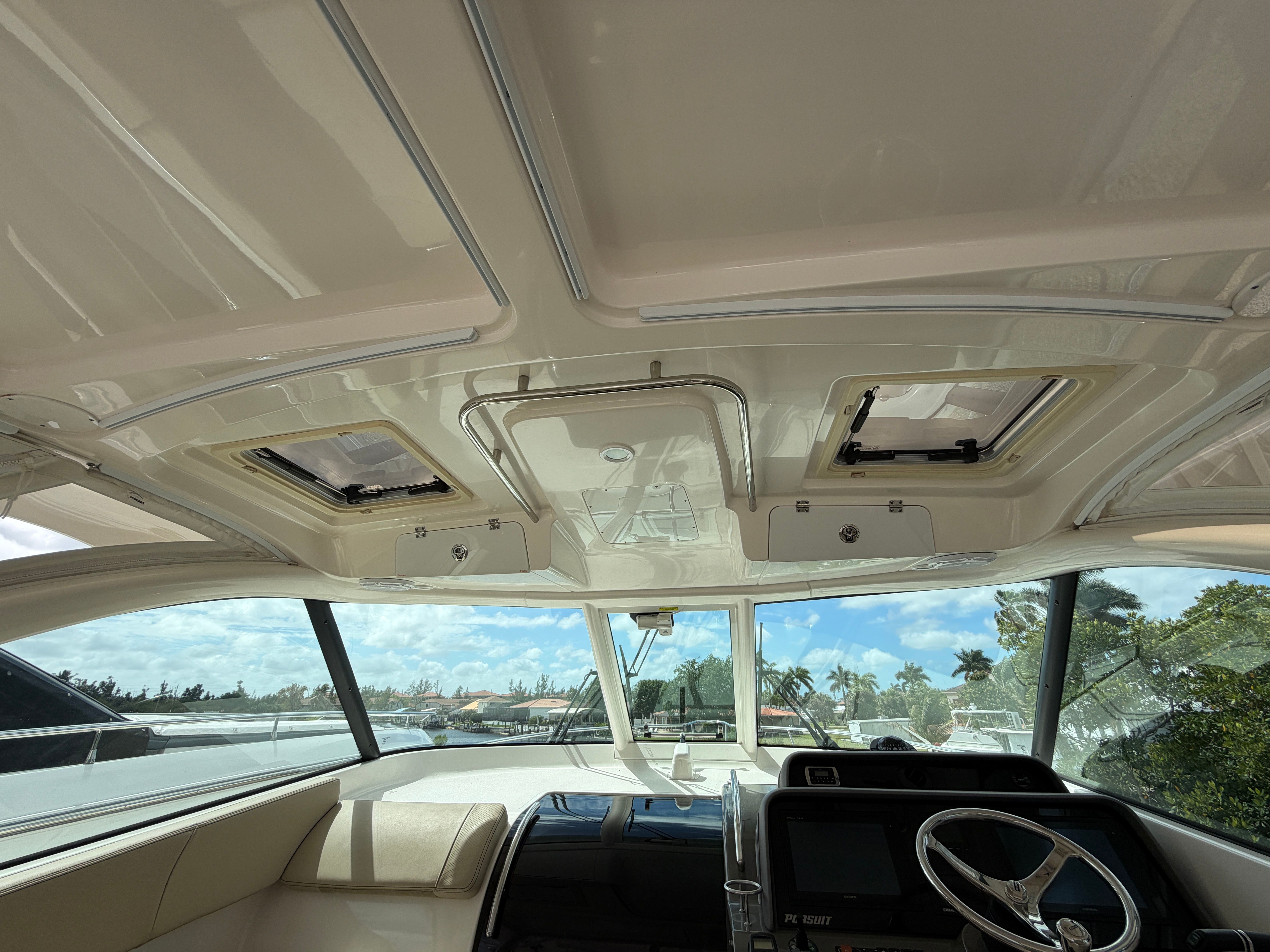 2017 Pursuit OS 385 Offshore - 36
