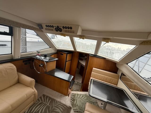2001 Carver 356 Aft Cabin Motor Yacht - 15