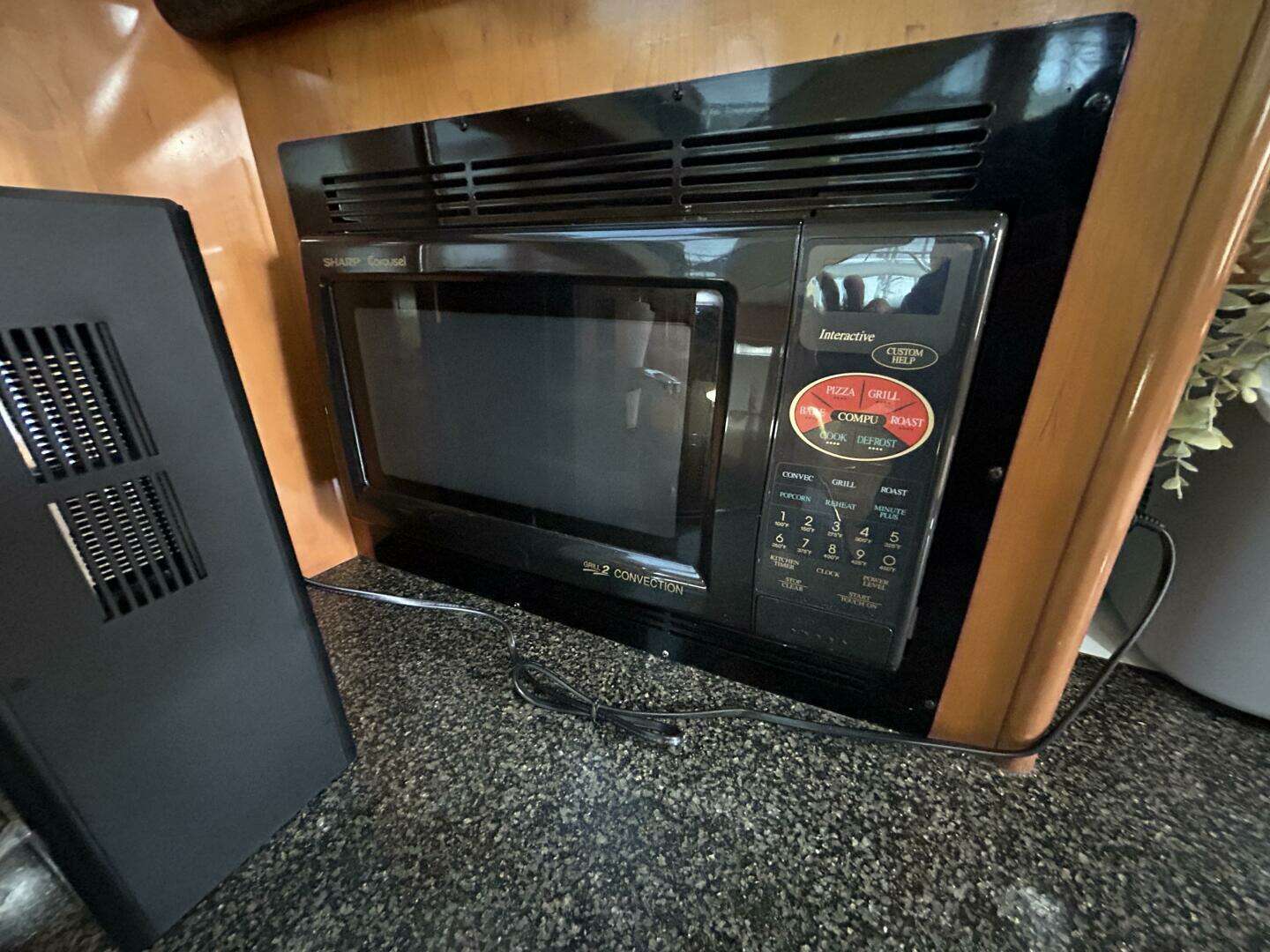 2005 Carver 366 MY - Image 41