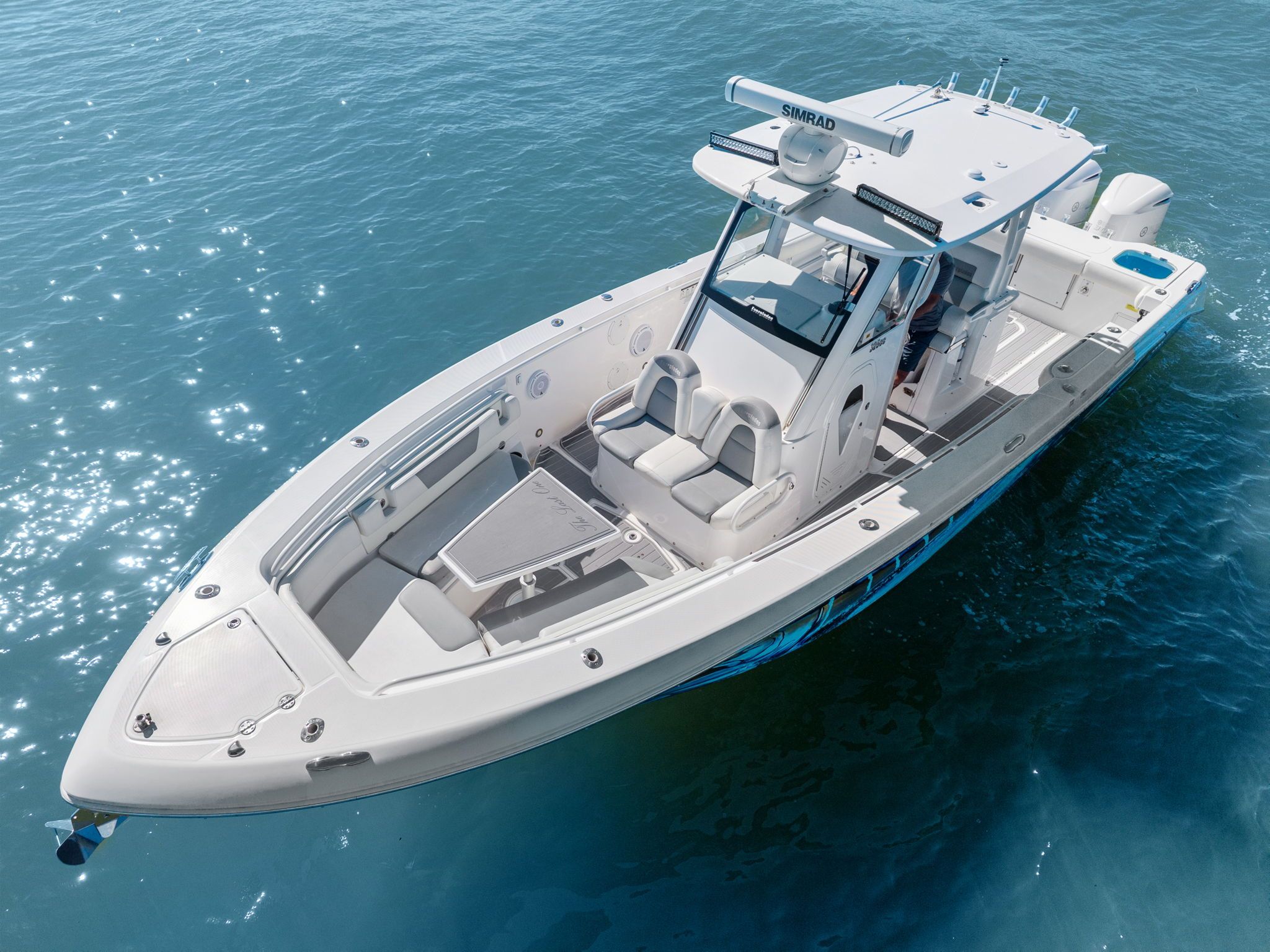 2016 Everglades 325 Center Console