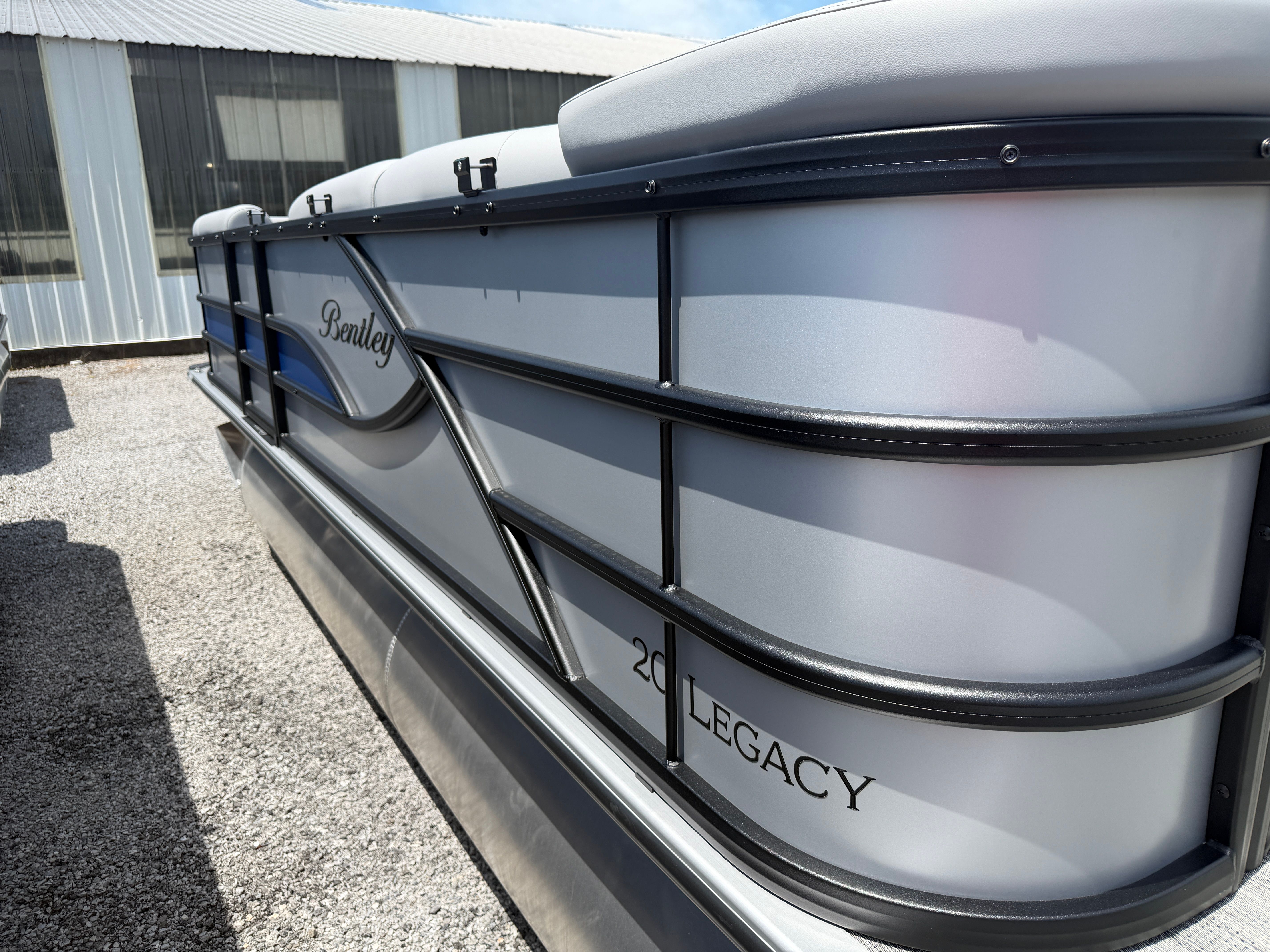 2026 Bentley Pontoons Legacy 200 Cruise - 3