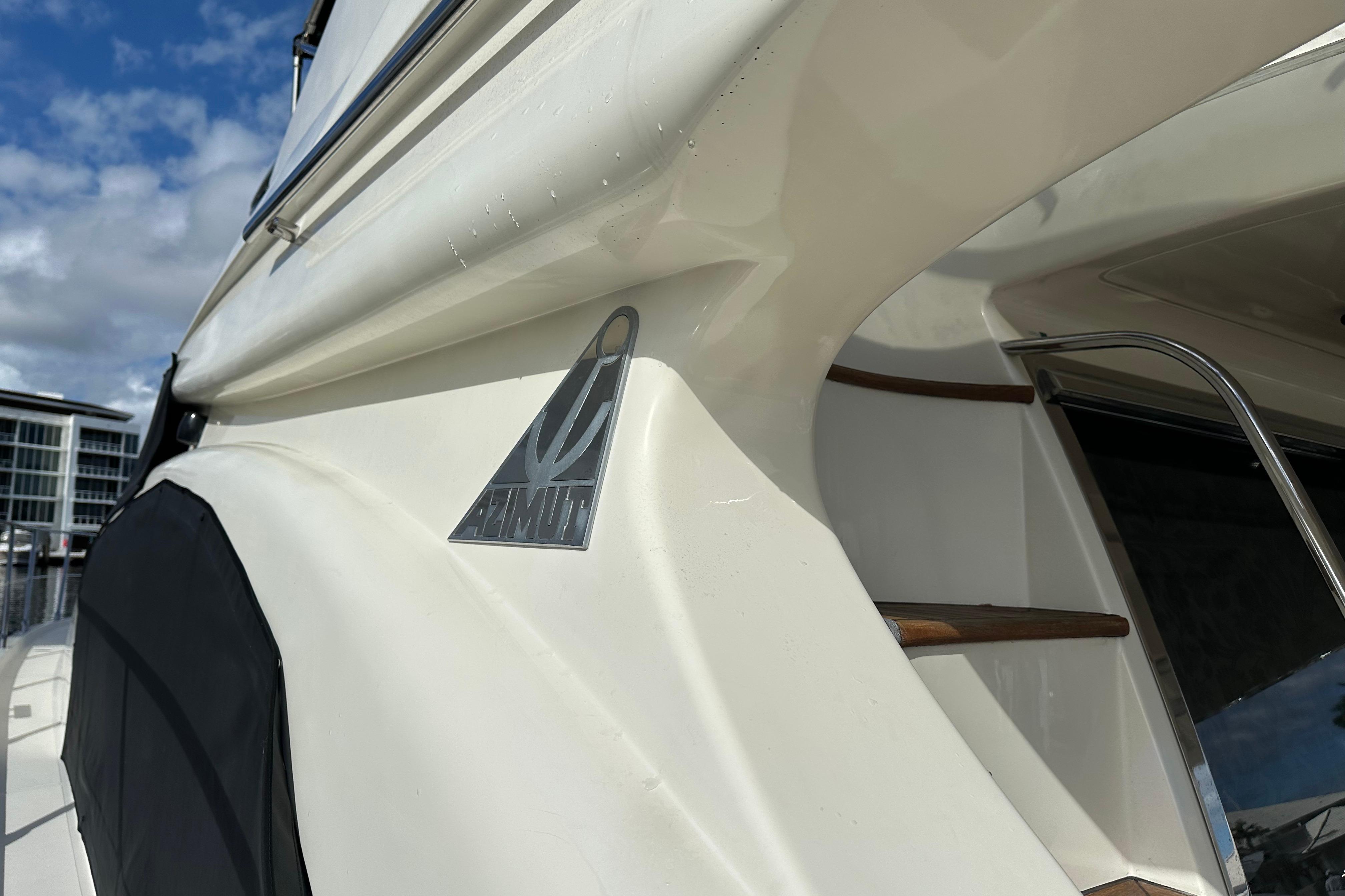 2004 Azimut 55E yacht detail with logo, showcasing sleek design and craftsmanship.