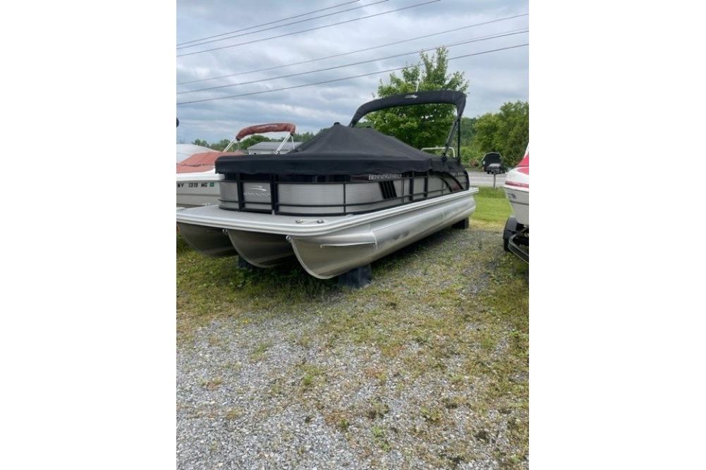2022 Bennington 22 LSB