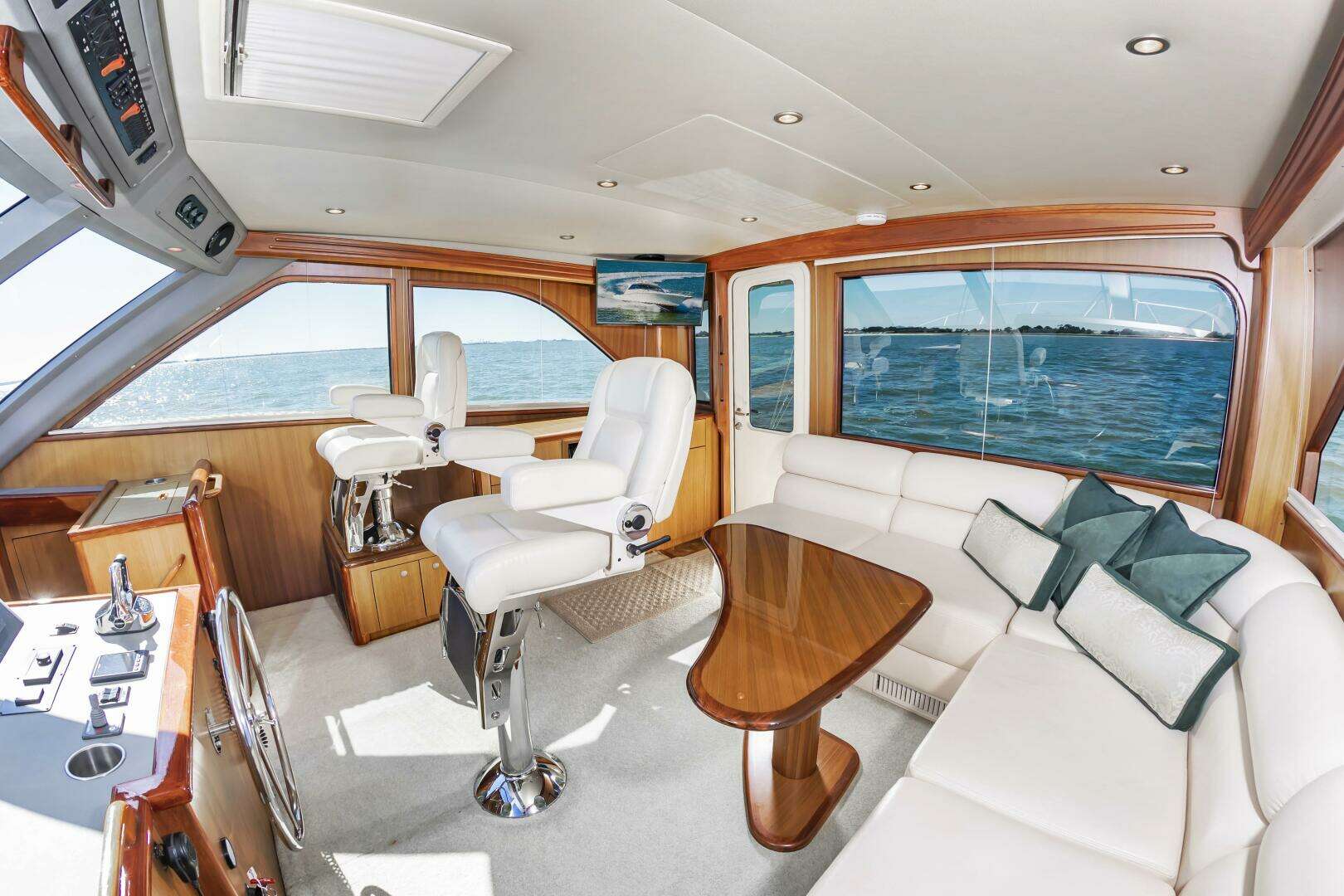 2010 Viking 52 Sport Coupe - Image 25