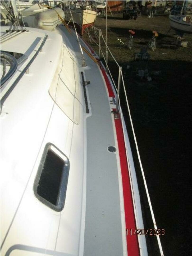 2008 Hunter H41 Deck Salon - Image 13