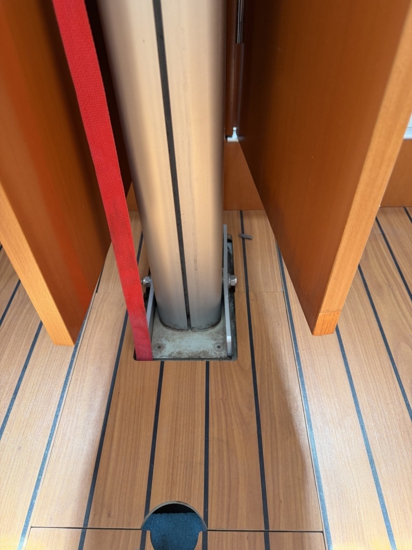 2004 Beneteau 40.7 - Image 22