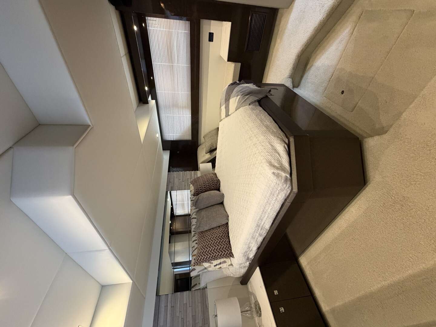 2020 Cruisers Yachts 50 CANTIUS - Image 12