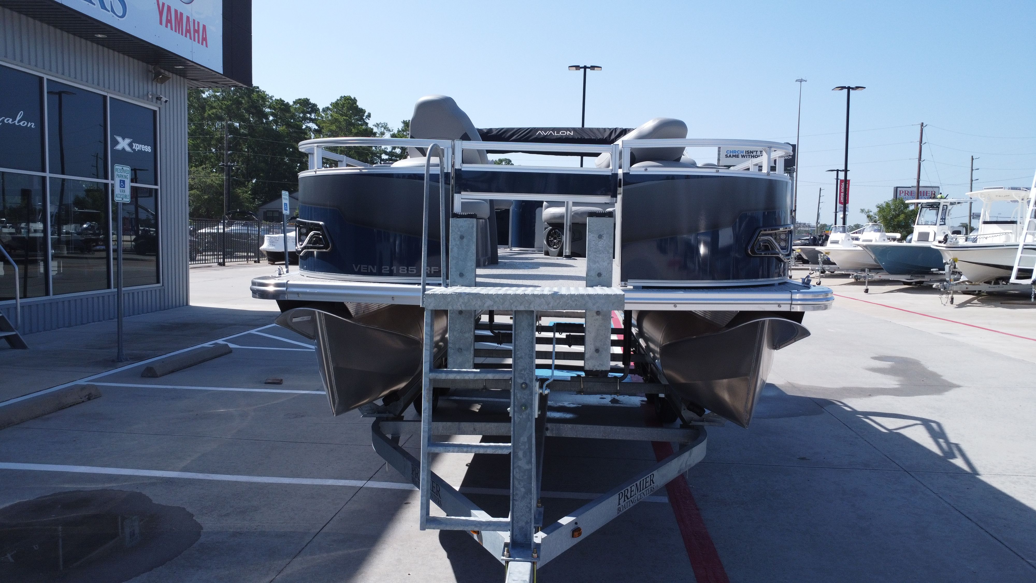 2025 Avalon Venture 85 Rear Fish - 21' - 7