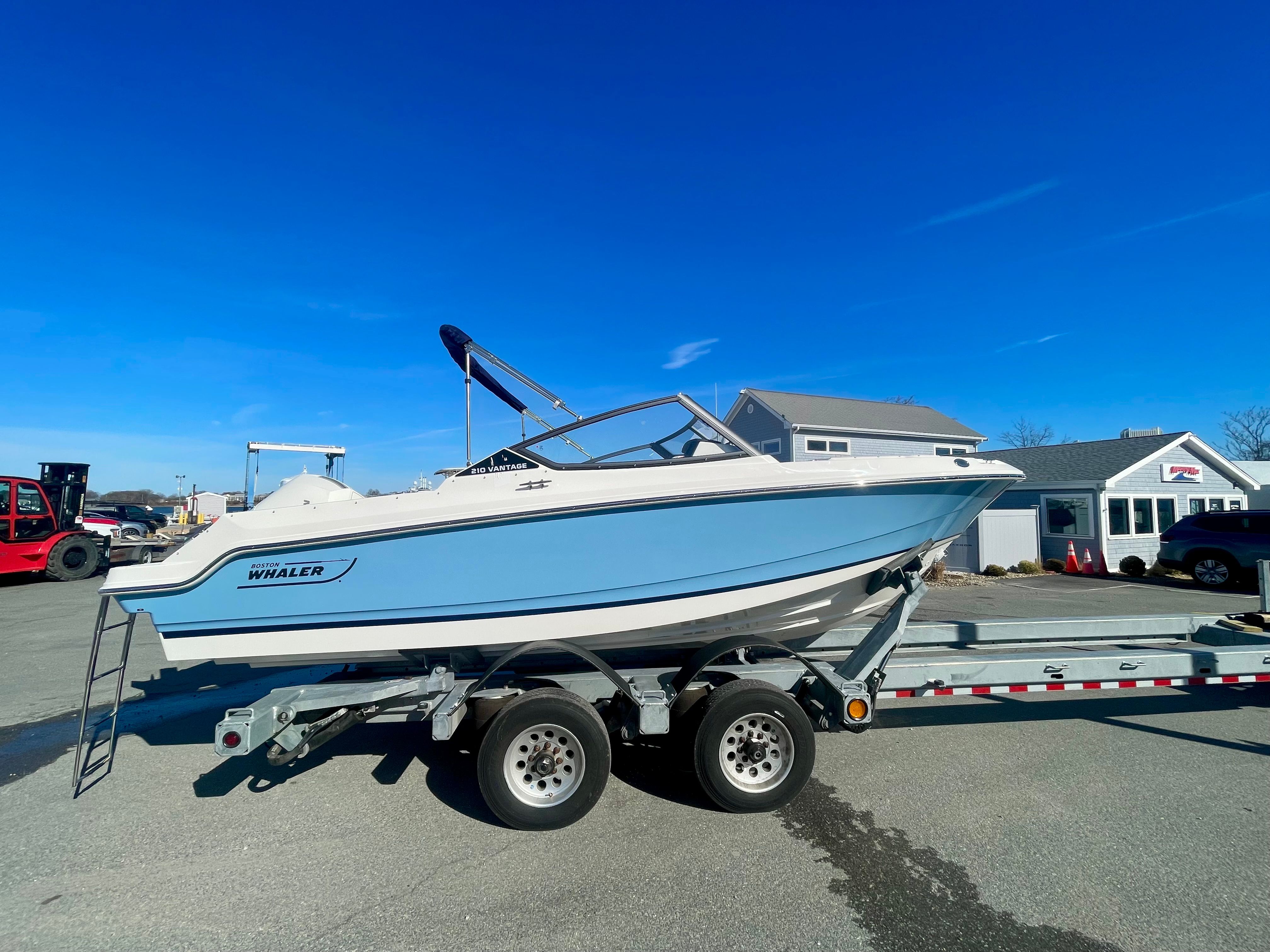 2026 Boston Whaler 210 Vantage
