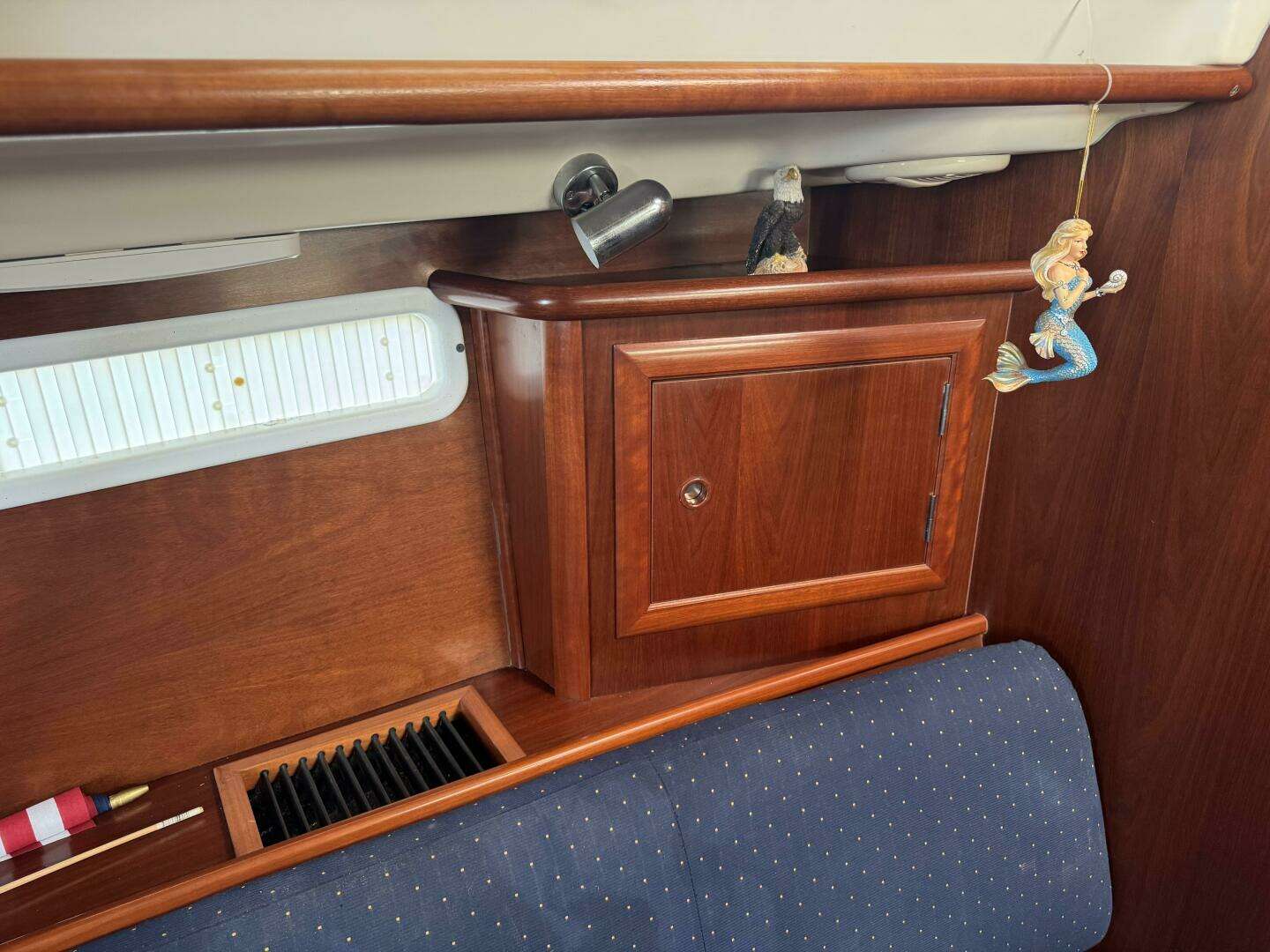 2005 Beneteau Oceanis 331 - Image 10