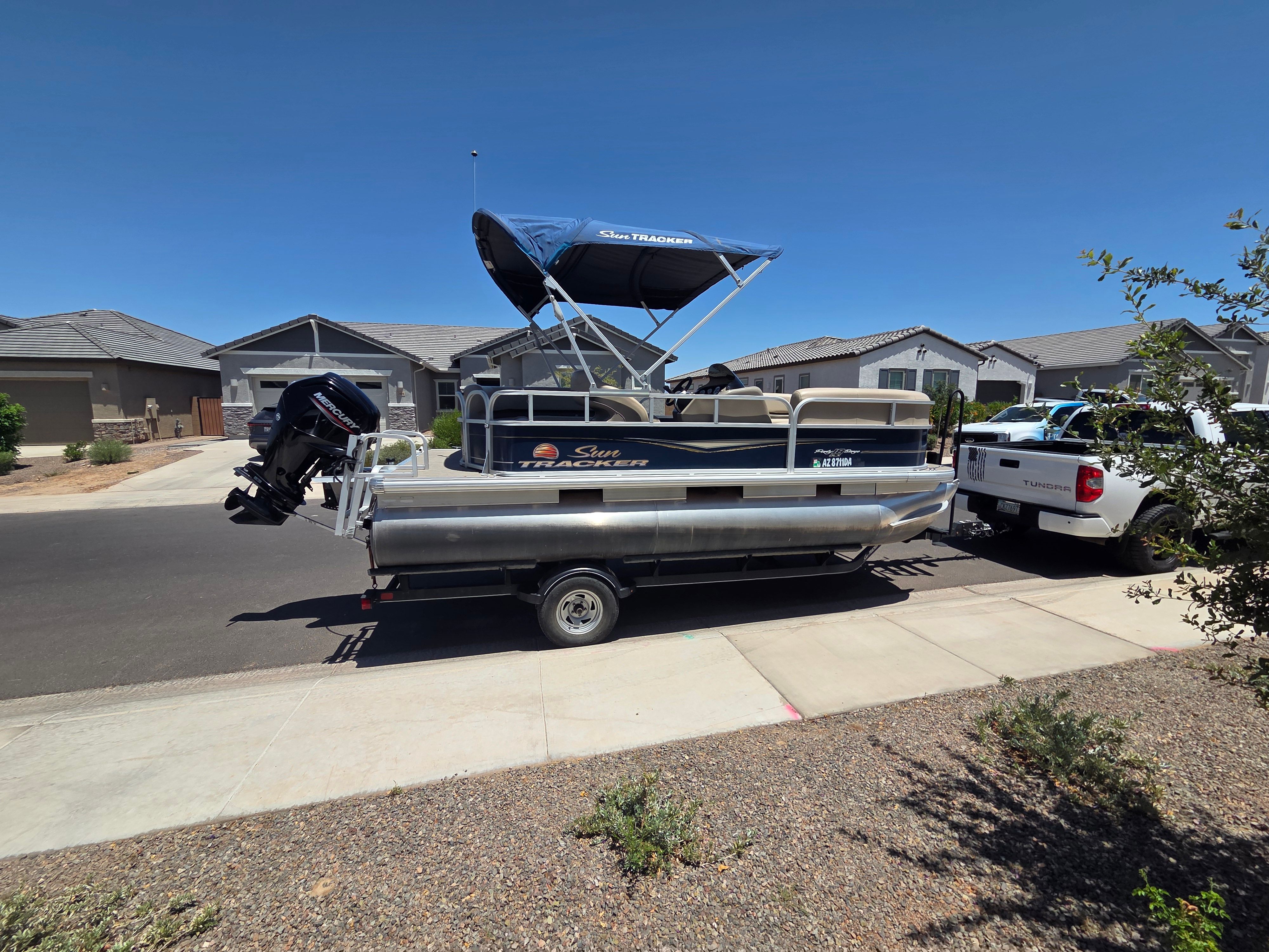 2020 Sun Tracker 18 Party Barge