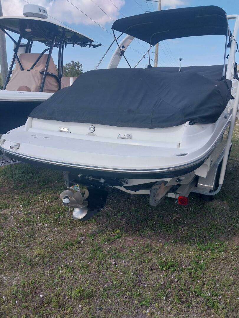 2009 Rinker 296 - Image 3