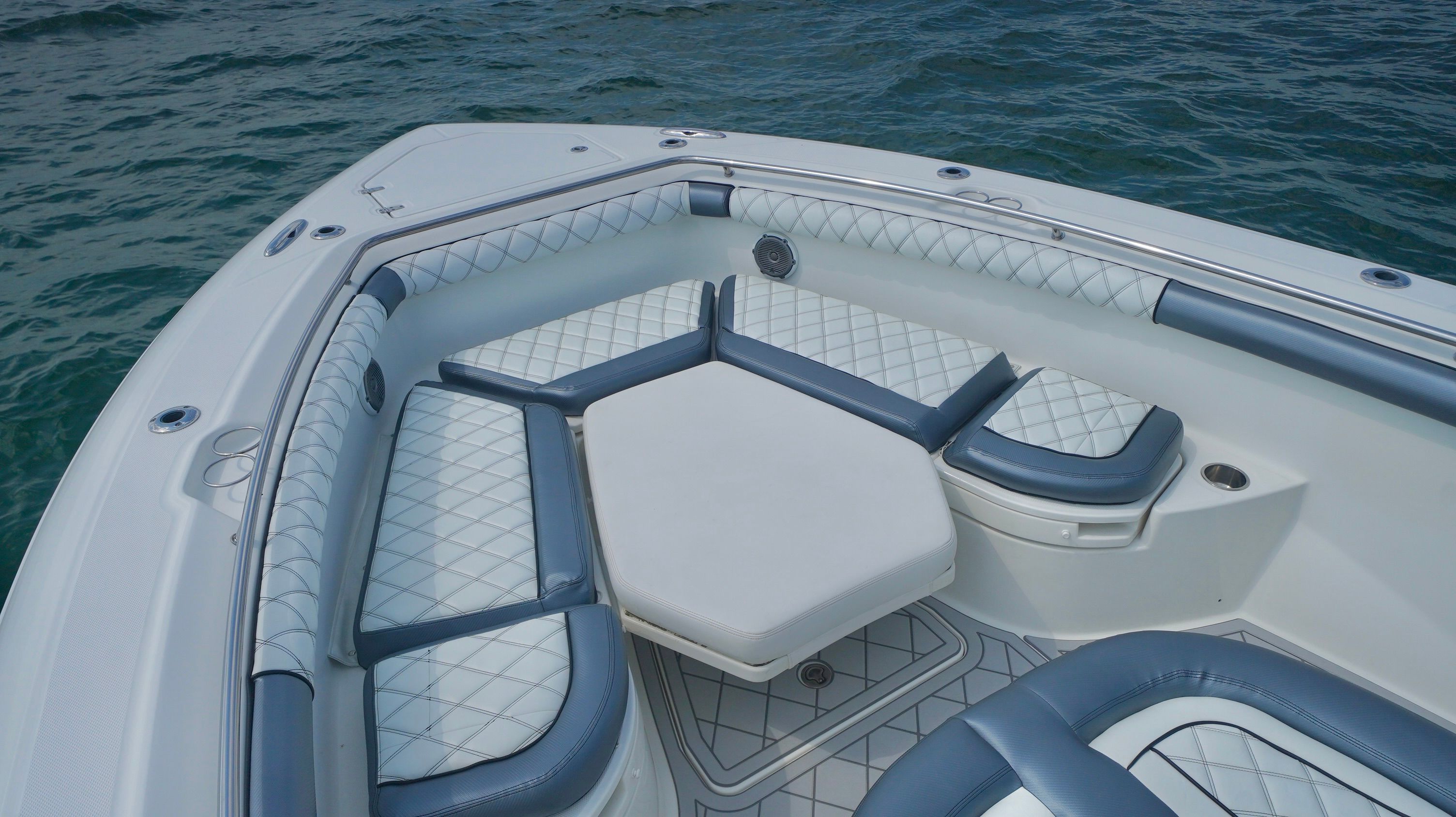 2013 Boston Whaler 350 Outrage - 32