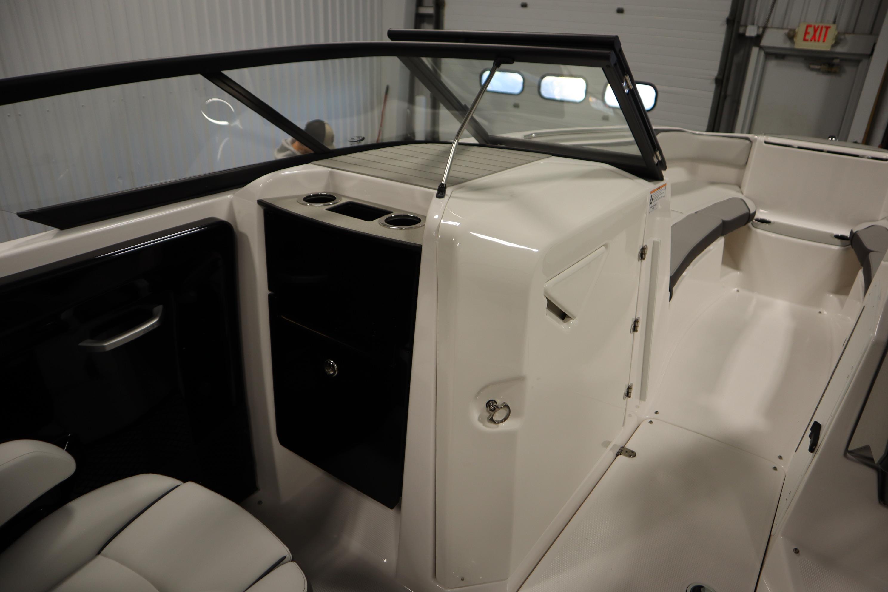 2026 Yamaha Boats AR250 interior with sleek seating and modern dashboard design.
